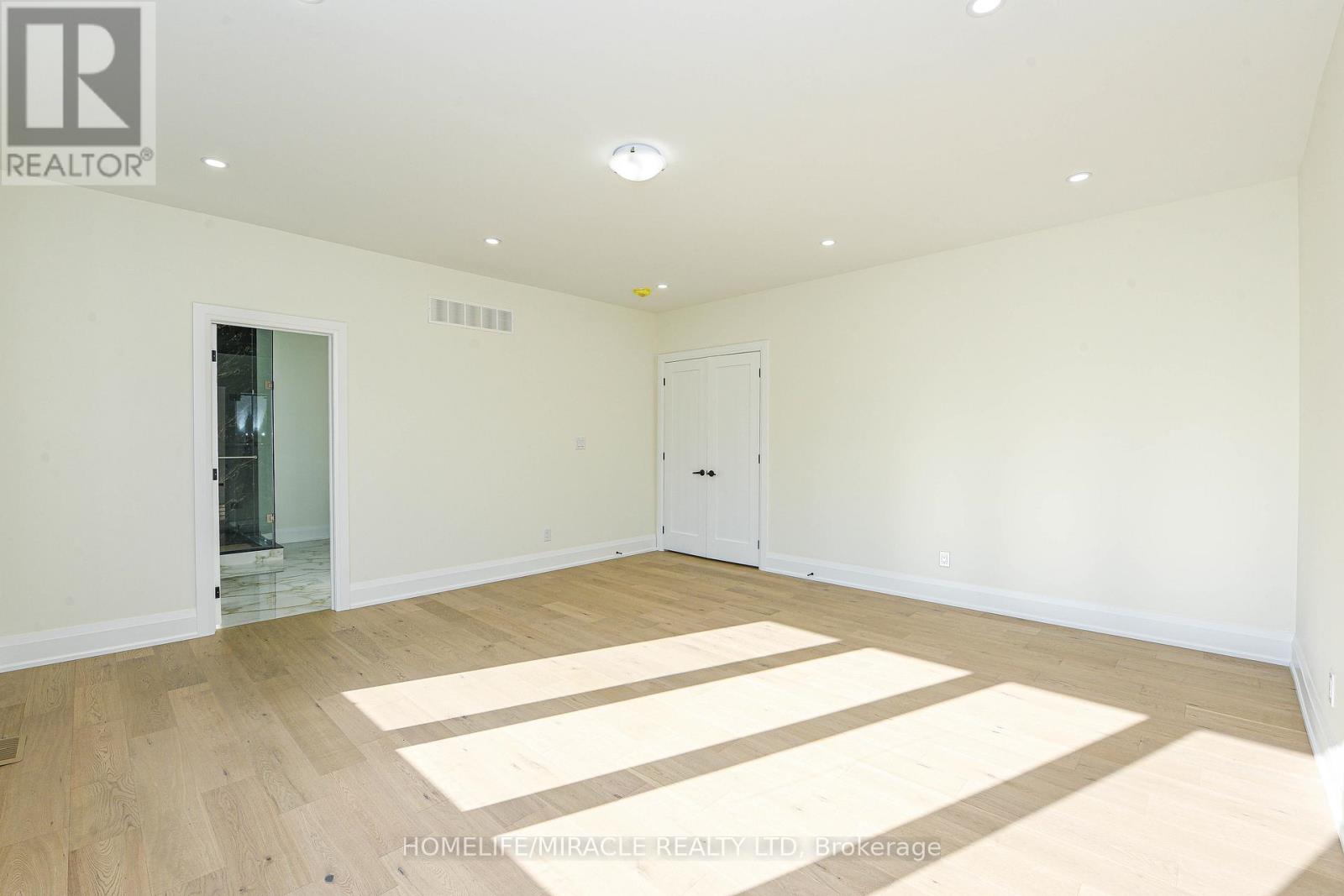 11 Hillcrest Avenue, Brampton, Ontario L6W 1Y7 - Photo 29 - W12553112