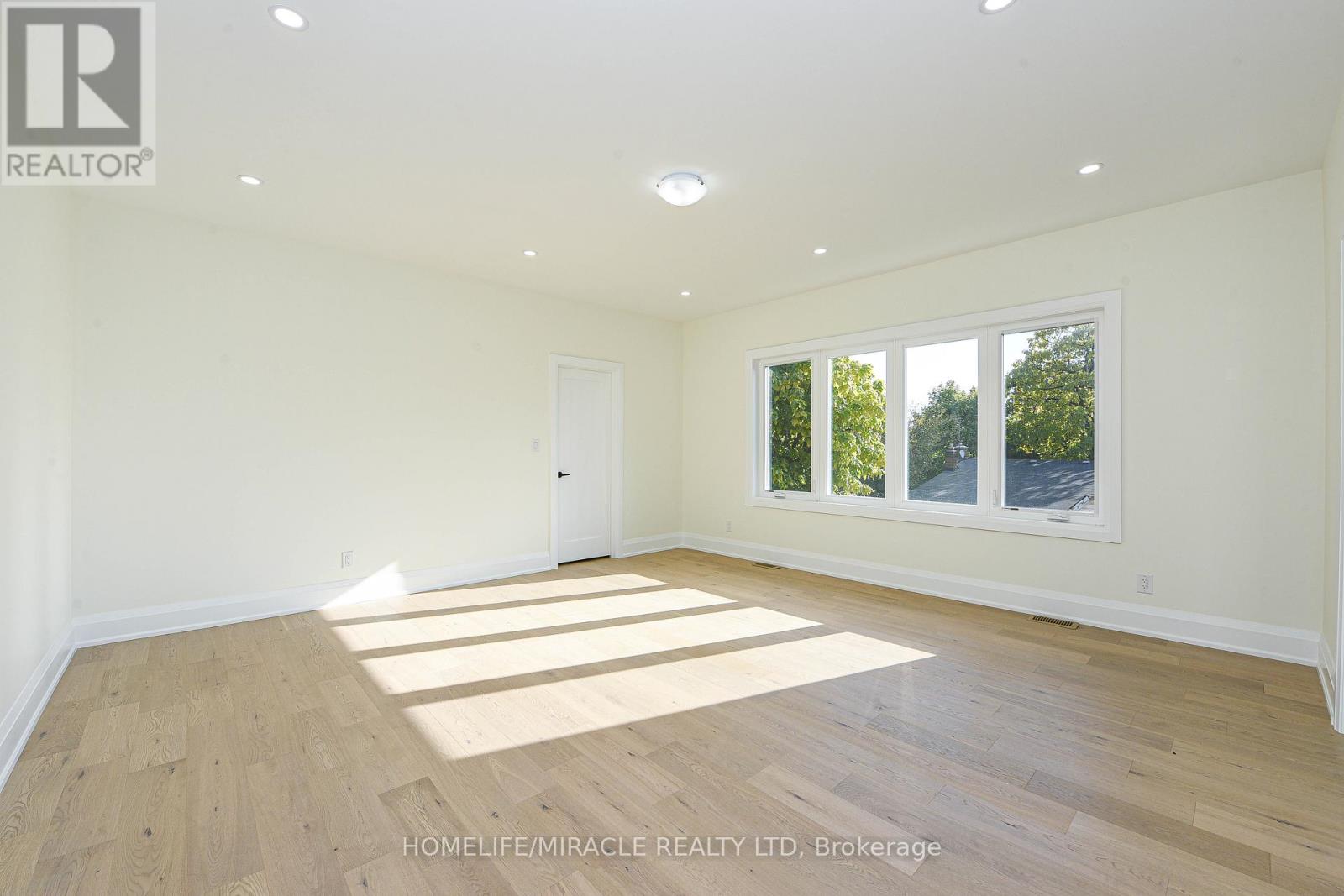 11 Hillcrest Avenue, Brampton, Ontario L6W 1Y7 - Photo 31 - W12553112