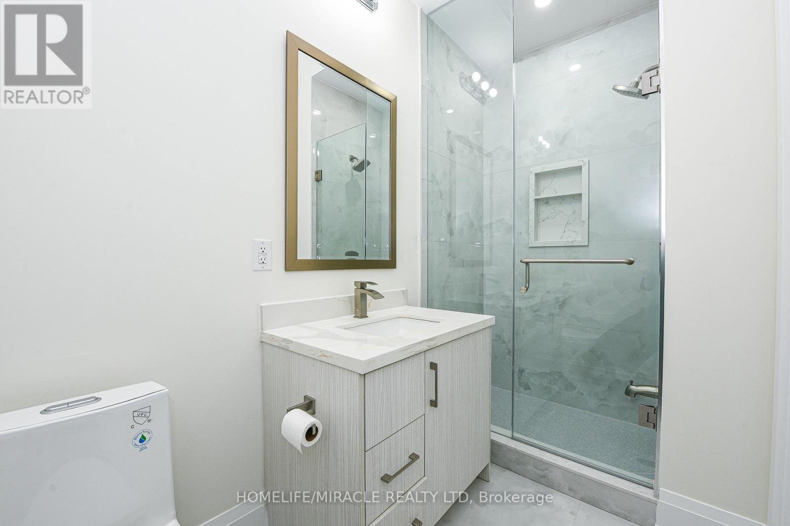 11 Hillcrest Avenue, Brampton, Ontario L6W 1Y7 - Photo 33 - W12553112