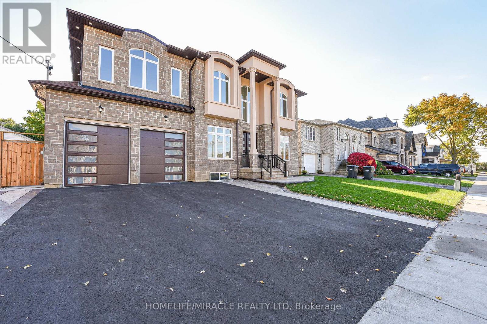 11 Hillcrest Avenue, Brampton, Ontario L6W 1Y7 - Photo 6 - W12553112