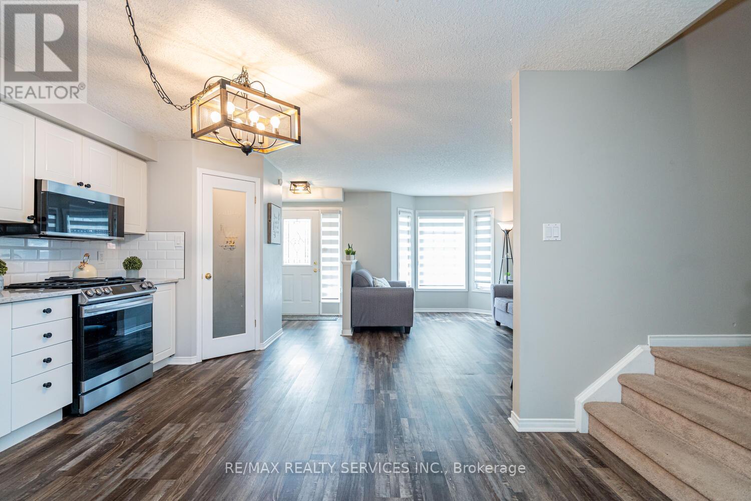 73 Montgomery Boulevard, Orangeville, Ontario  L9W 5H6 - Photo 10 - W12553116