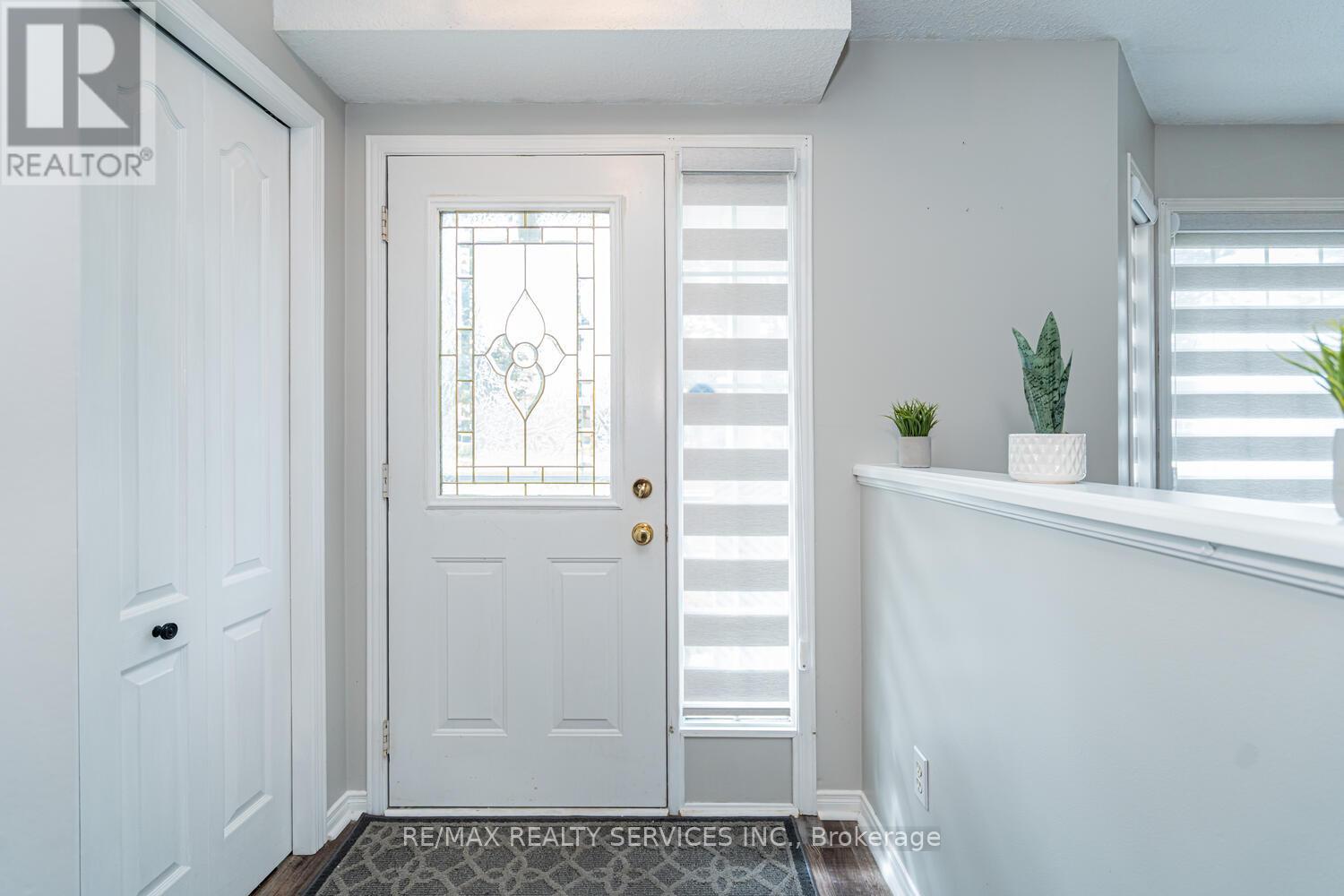 73 Montgomery Boulevard, Orangeville, Ontario  L9W 5H6 - Photo 5 - W12553116