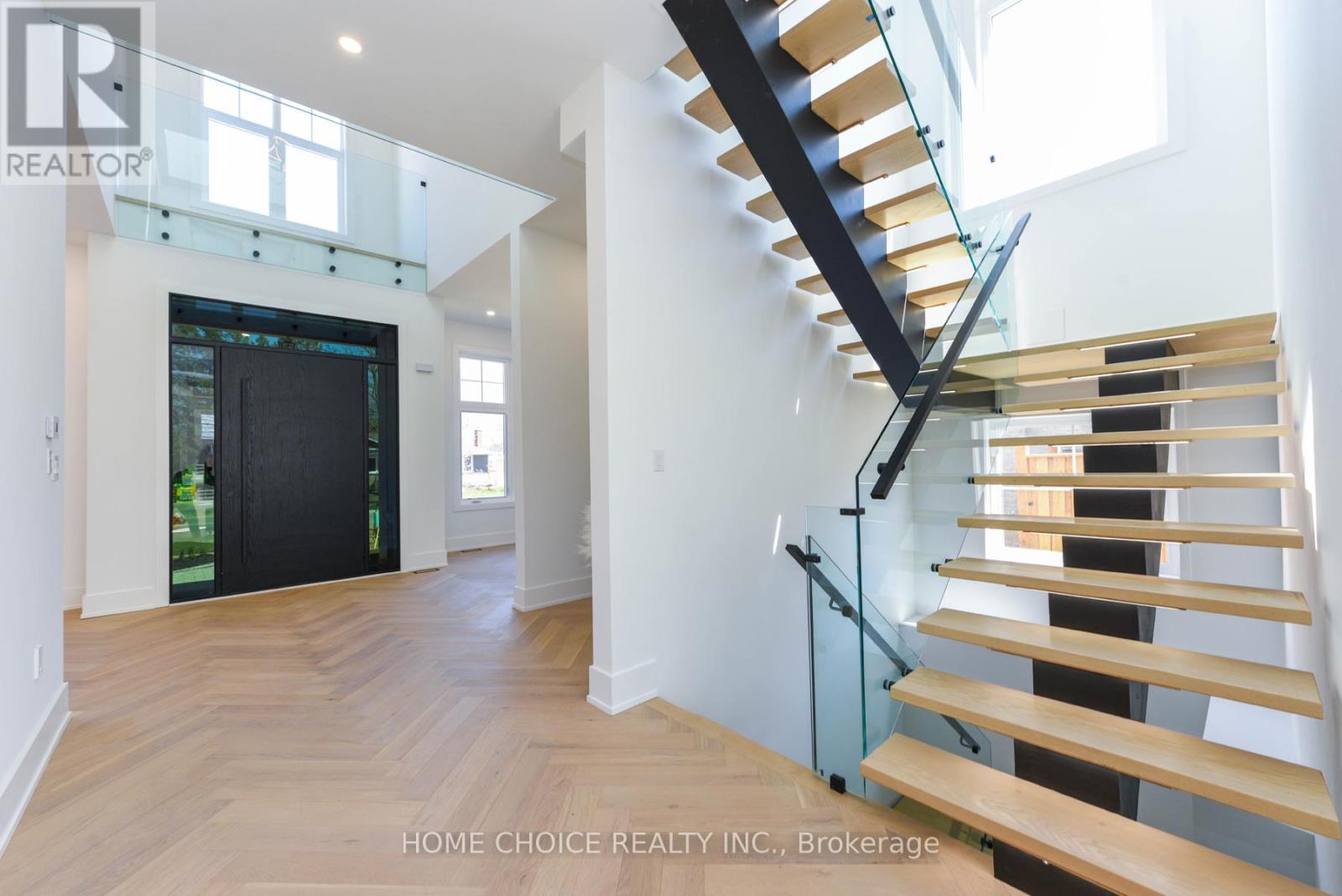 302 Tuck Drive, Burlington, Ontario L7L 2R1 - Photo 12 - W12553122