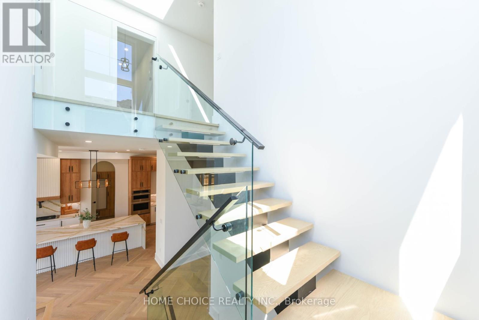 302 Tuck Drive, Burlington, Ontario L7L 2R1 - Photo 22 - W12553122