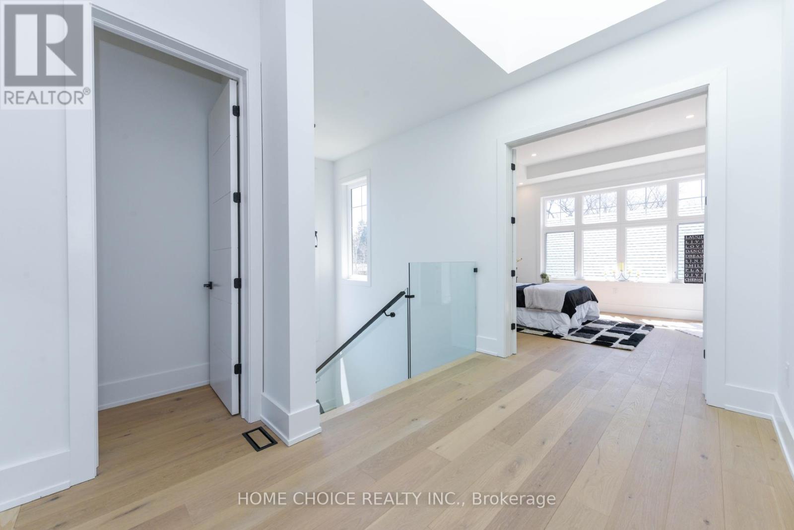 302 Tuck Drive, Burlington, Ontario L7L 2R1 - Photo 23 - W12553122