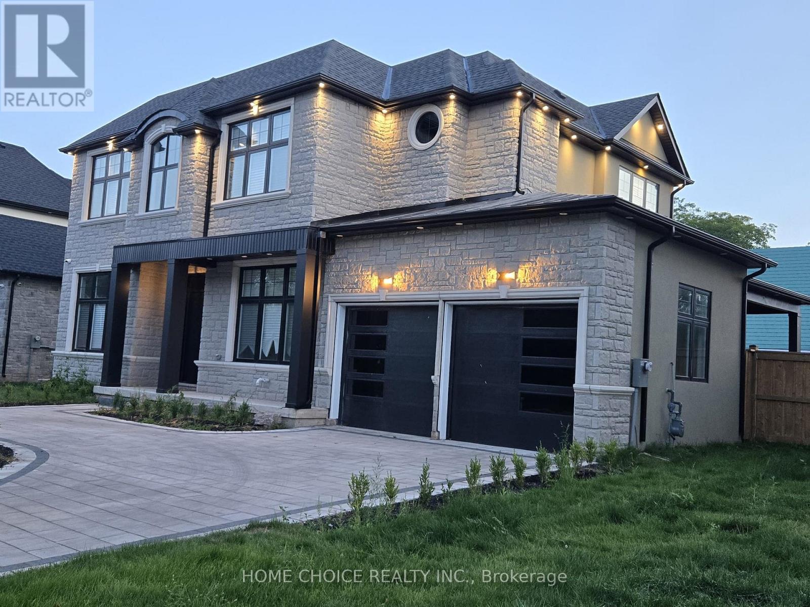 302 Tuck Drive, Burlington, Ontario L7L 2R1 - Photo 3 - W12553122