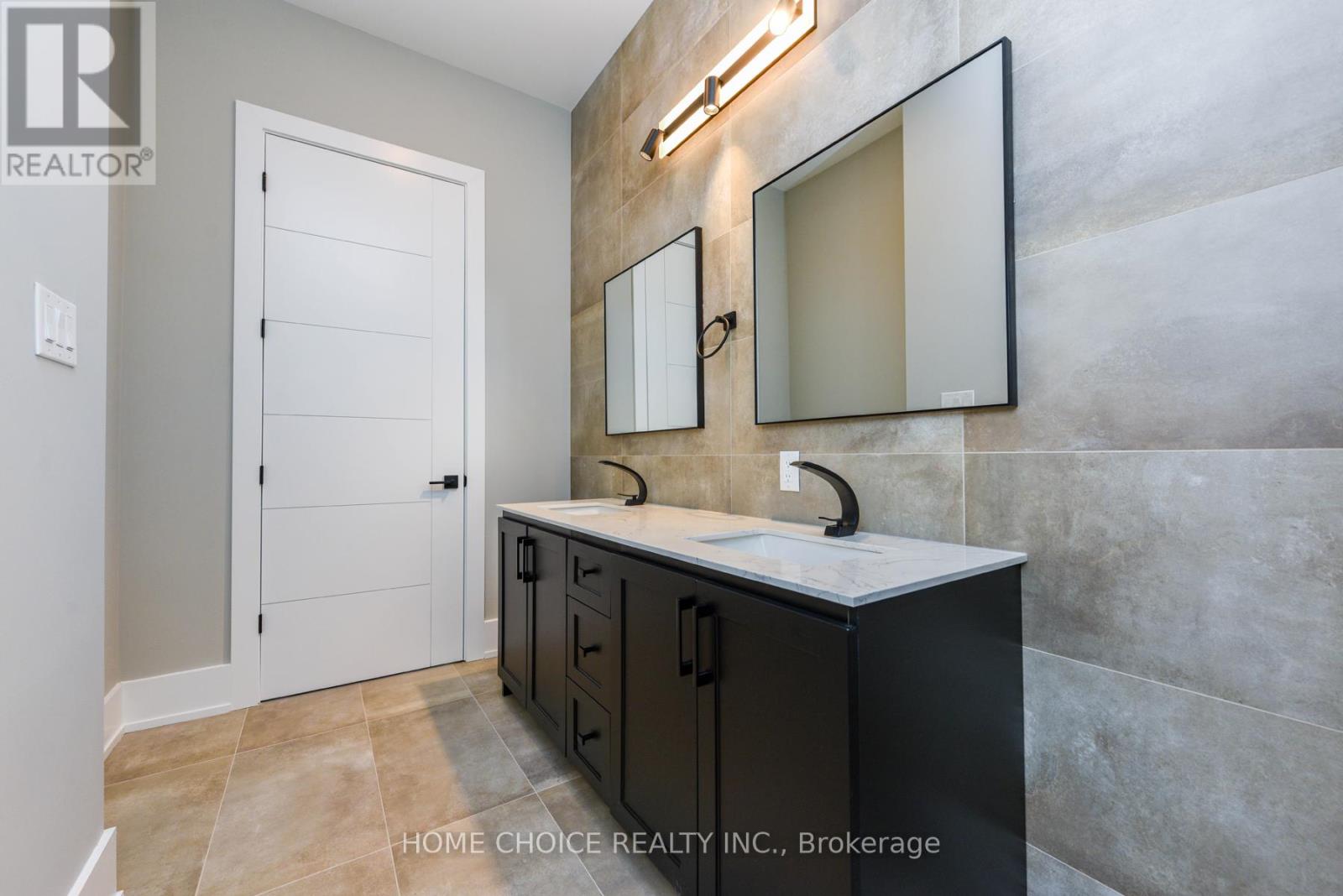 302 Tuck Drive, Burlington, Ontario L7L 2R1 - Photo 31 - W12553122