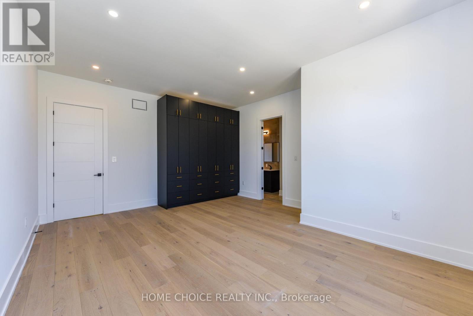 302 Tuck Drive, Burlington, Ontario L7L 2R1 - Photo 32 - W12553122