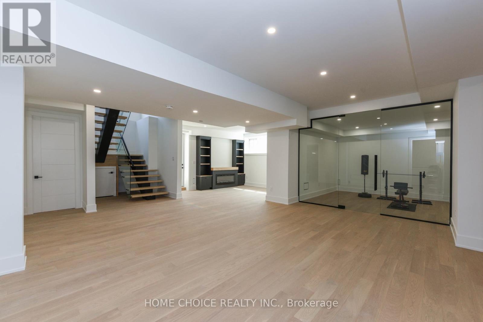 302 Tuck Drive, Burlington, Ontario L7L 2R1 - Photo 34 - W12553122