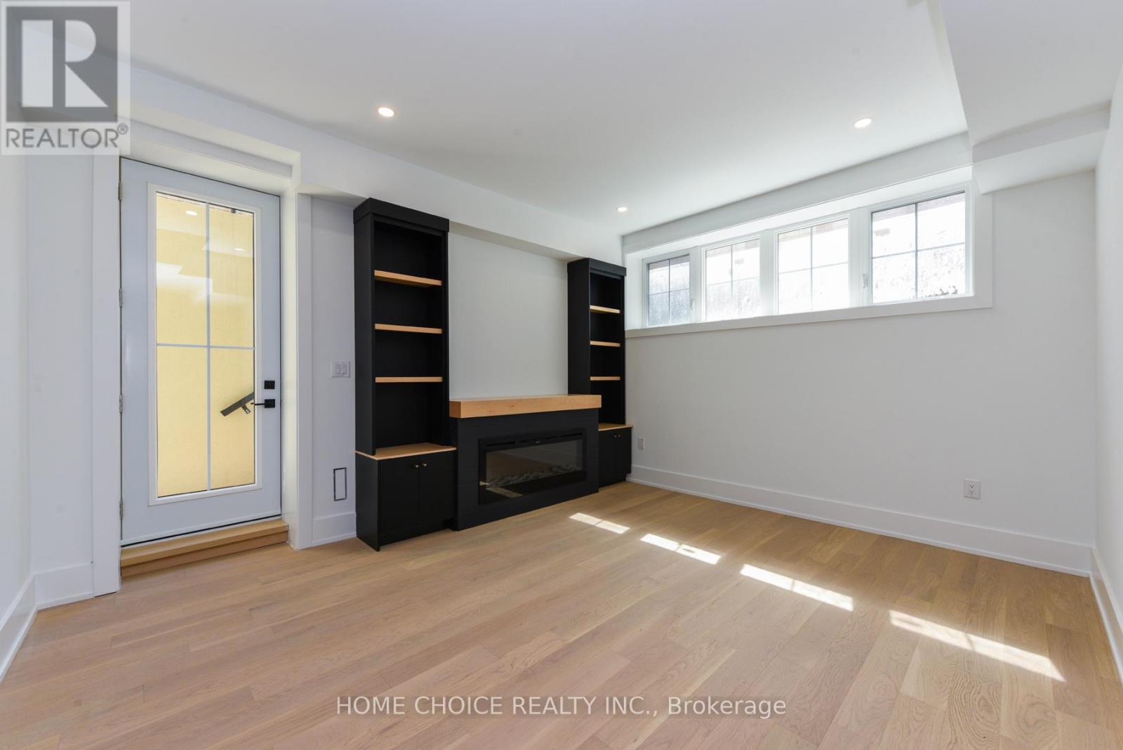 302 Tuck Drive, Burlington, Ontario L7L 2R1 - Photo 39 - W12553122