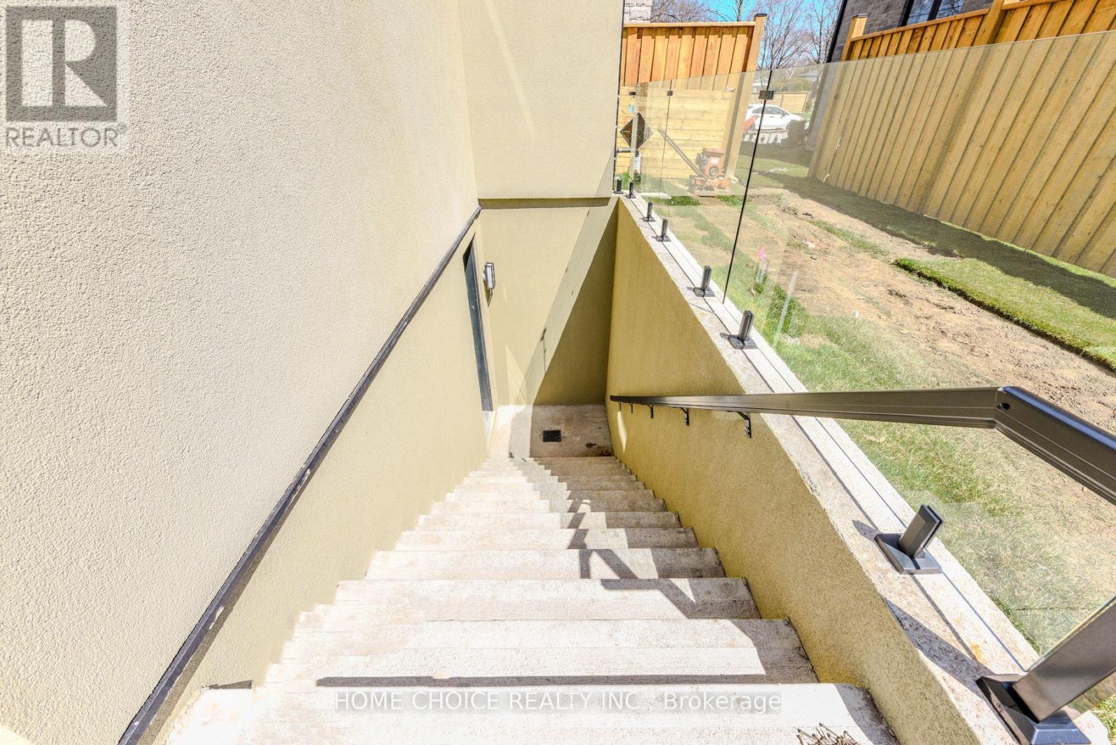 302 Tuck Drive, Burlington, Ontario L7L 2R1 - Photo 47 - W12553122