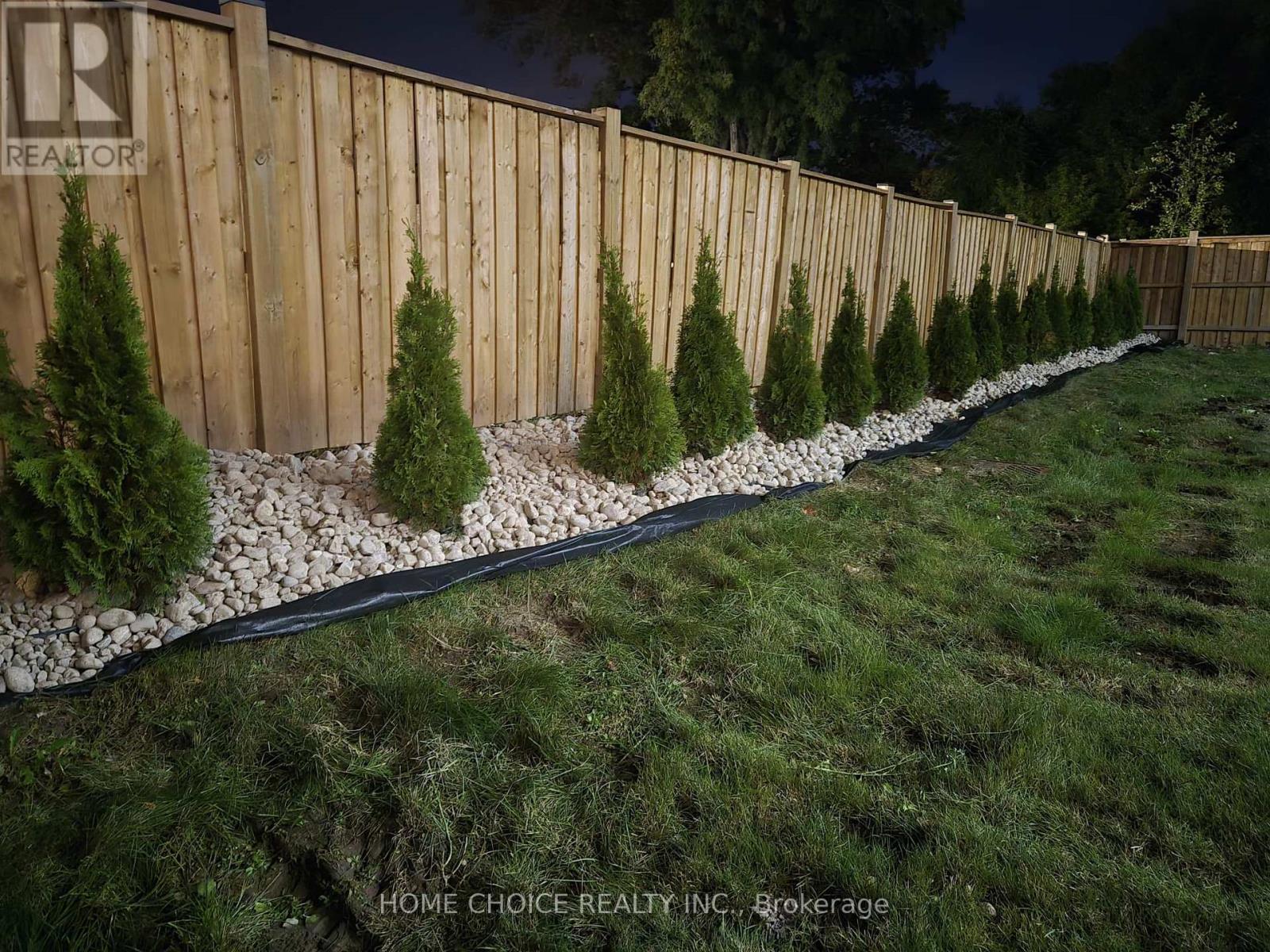 302 Tuck Drive, Burlington, Ontario L7L 2R1 - Photo 8 - W12553122