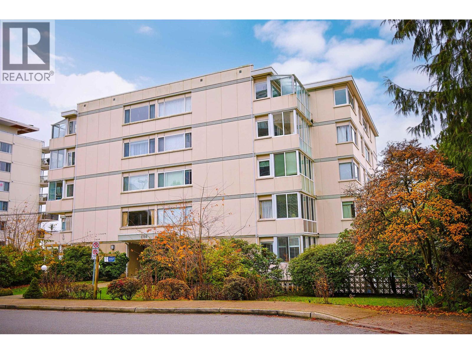 502 1750 Esquimalt Avenue, West Vancouver, British Columbia  V7V 1R8 - Photo 2 - R3068003