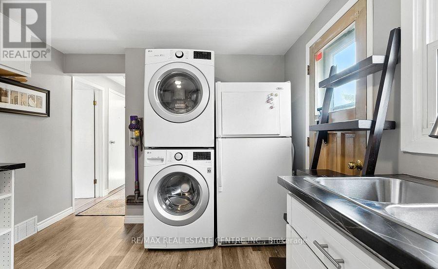 Unit - A - 154 Montgomery Road, Kitchener, Ontario  N2H 3P6 - Photo 9 - X12553098