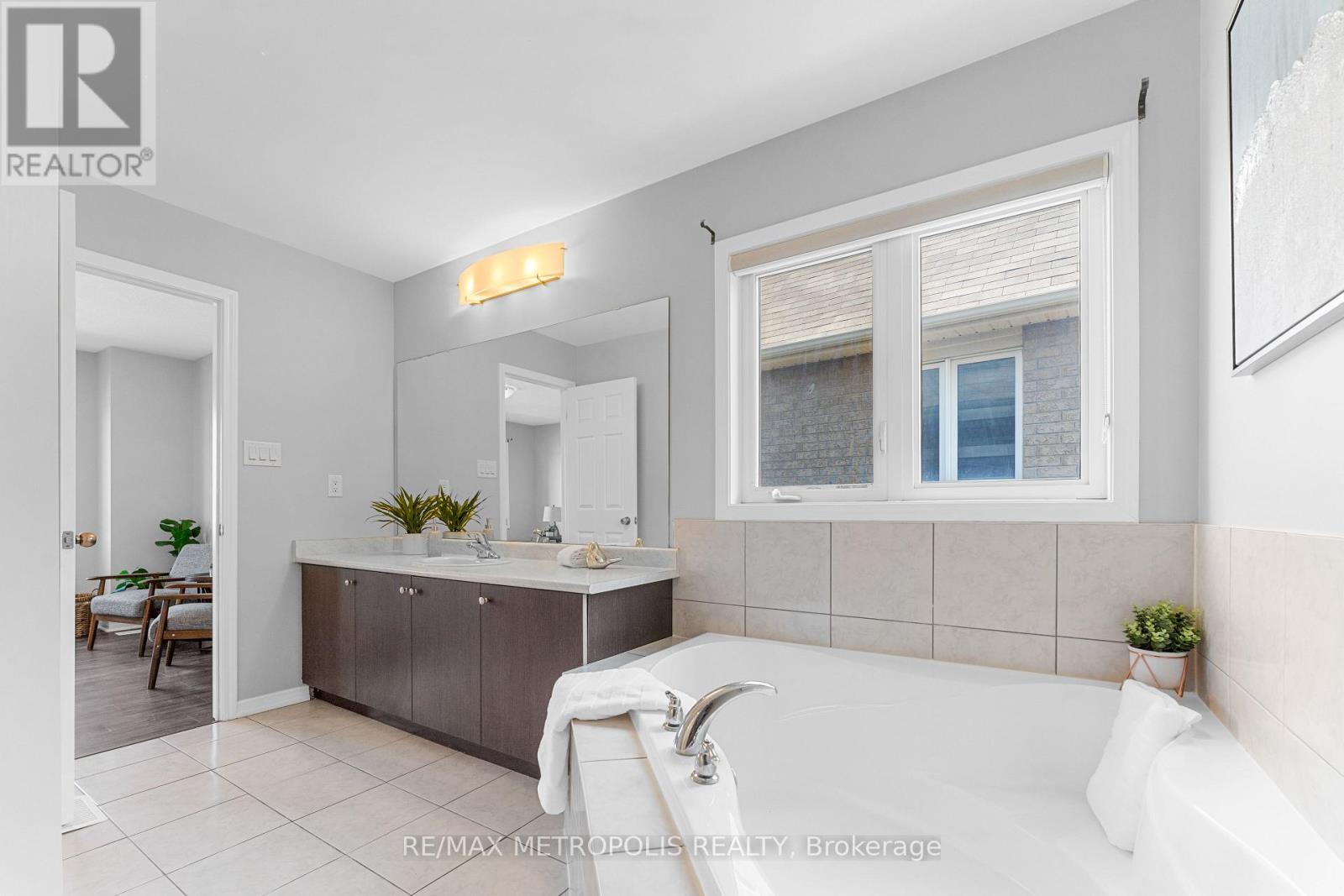 83 Longboat Run Road W, Brantford, Ontario  N3T 0P6 - Photo 21 - X12553110