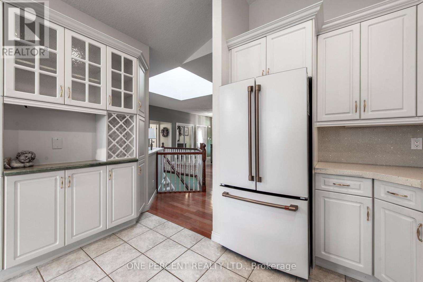 8 Trillium Court, Guelph, Ontario  N1G 4P8 - Photo 10 - X12553120