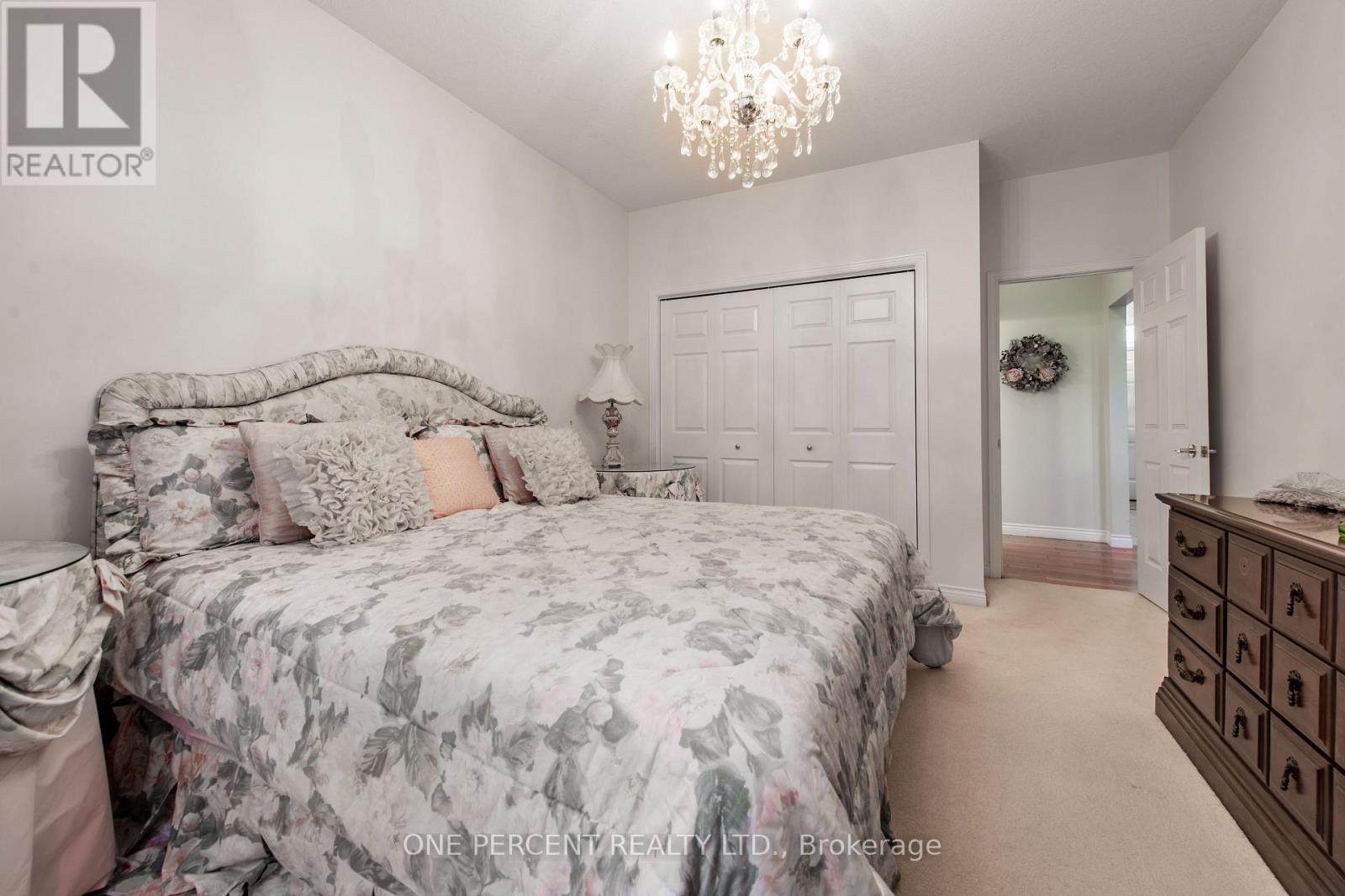 8 Trillium Court, Guelph, Ontario  N1G 4P8 - Photo 18 - X12553120