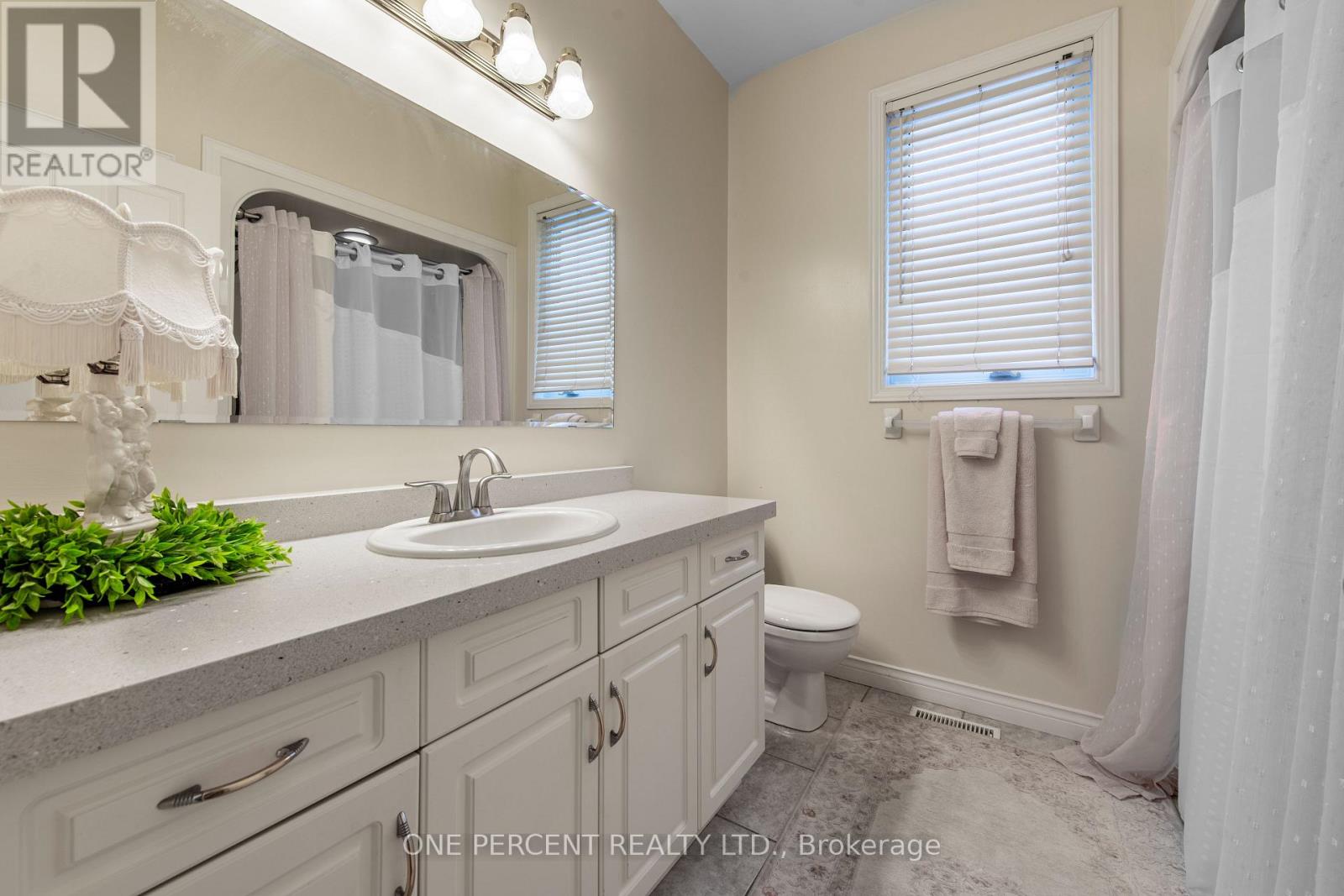 8 Trillium Court, Guelph, Ontario  N1G 4P8 - Photo 19 - X12553120