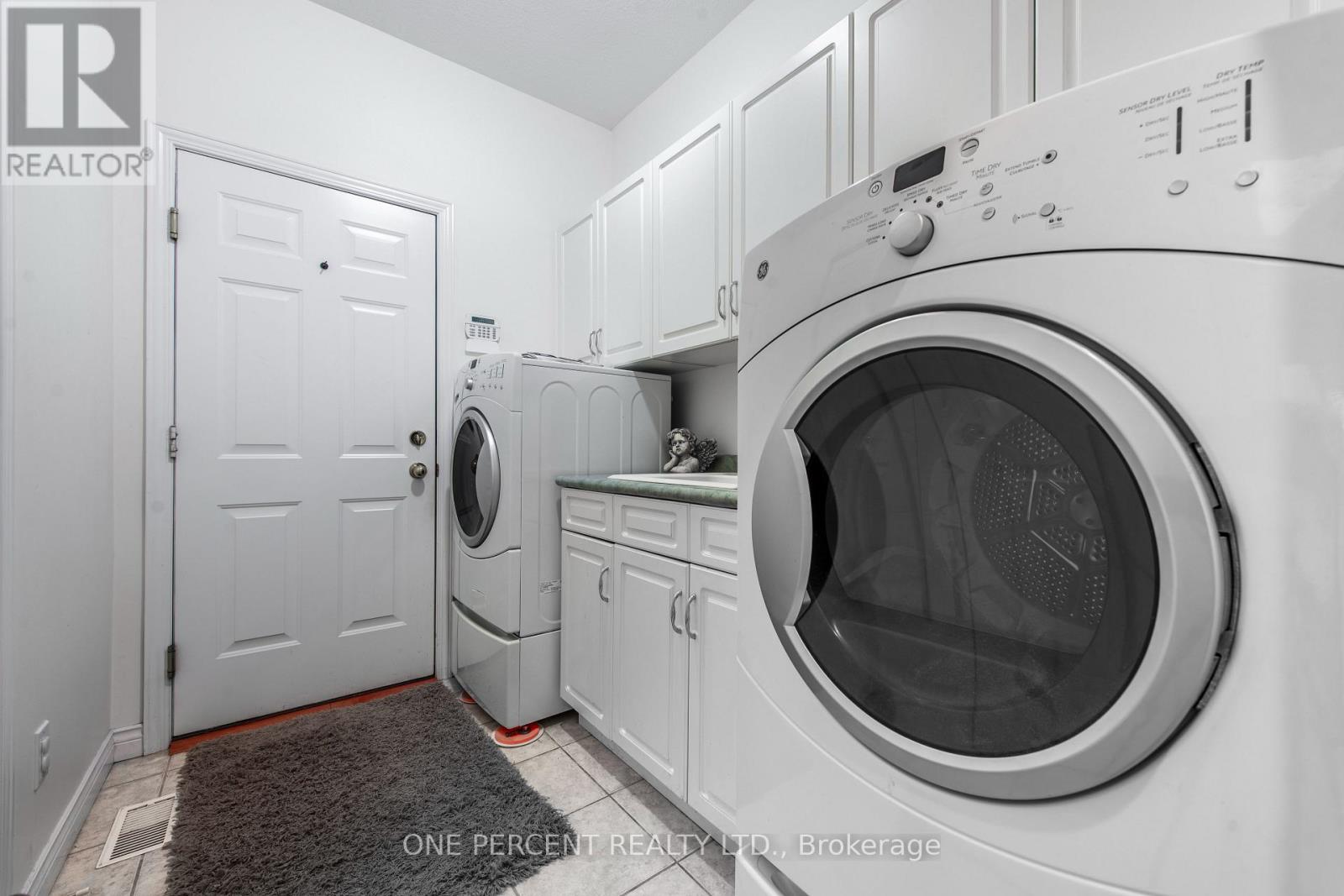 8 Trillium Court, Guelph, Ontario  N1G 4P8 - Photo 20 - X12553120