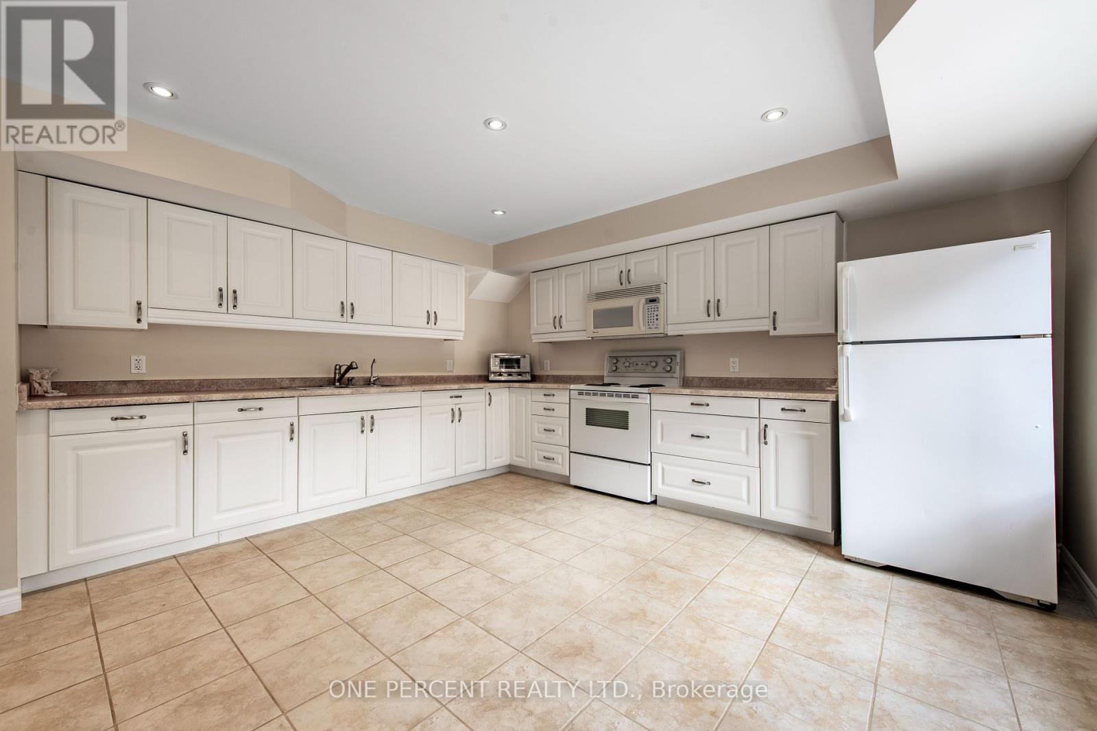 8 Trillium Court, Guelph, Ontario  N1G 4P8 - Photo 24 - X12553120