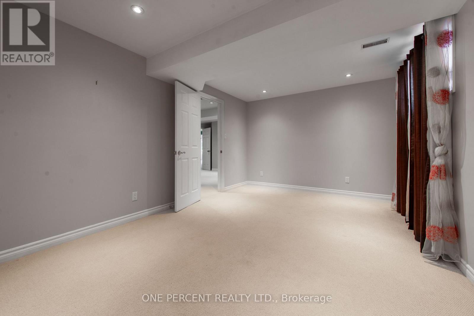 8 Trillium Court, Guelph, Ontario  N1G 4P8 - Photo 29 - X12553120