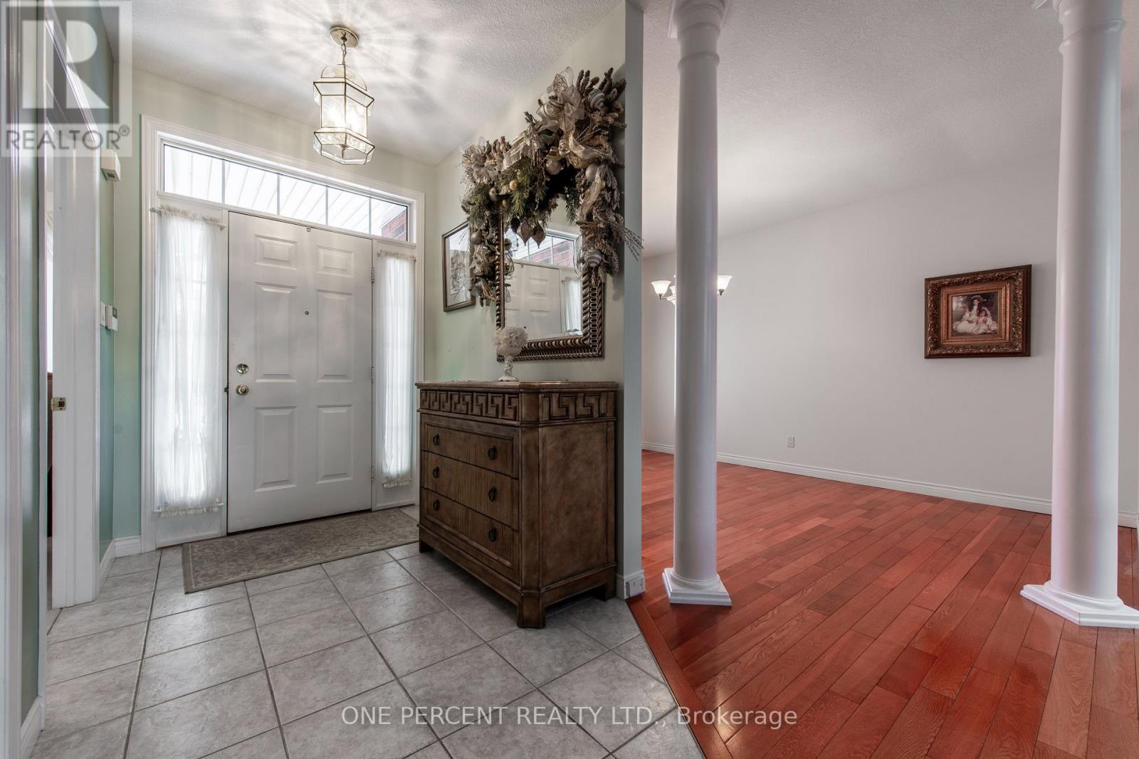 8 Trillium Court, Guelph, Ontario  N1G 4P8 - Photo 3 - X12553120