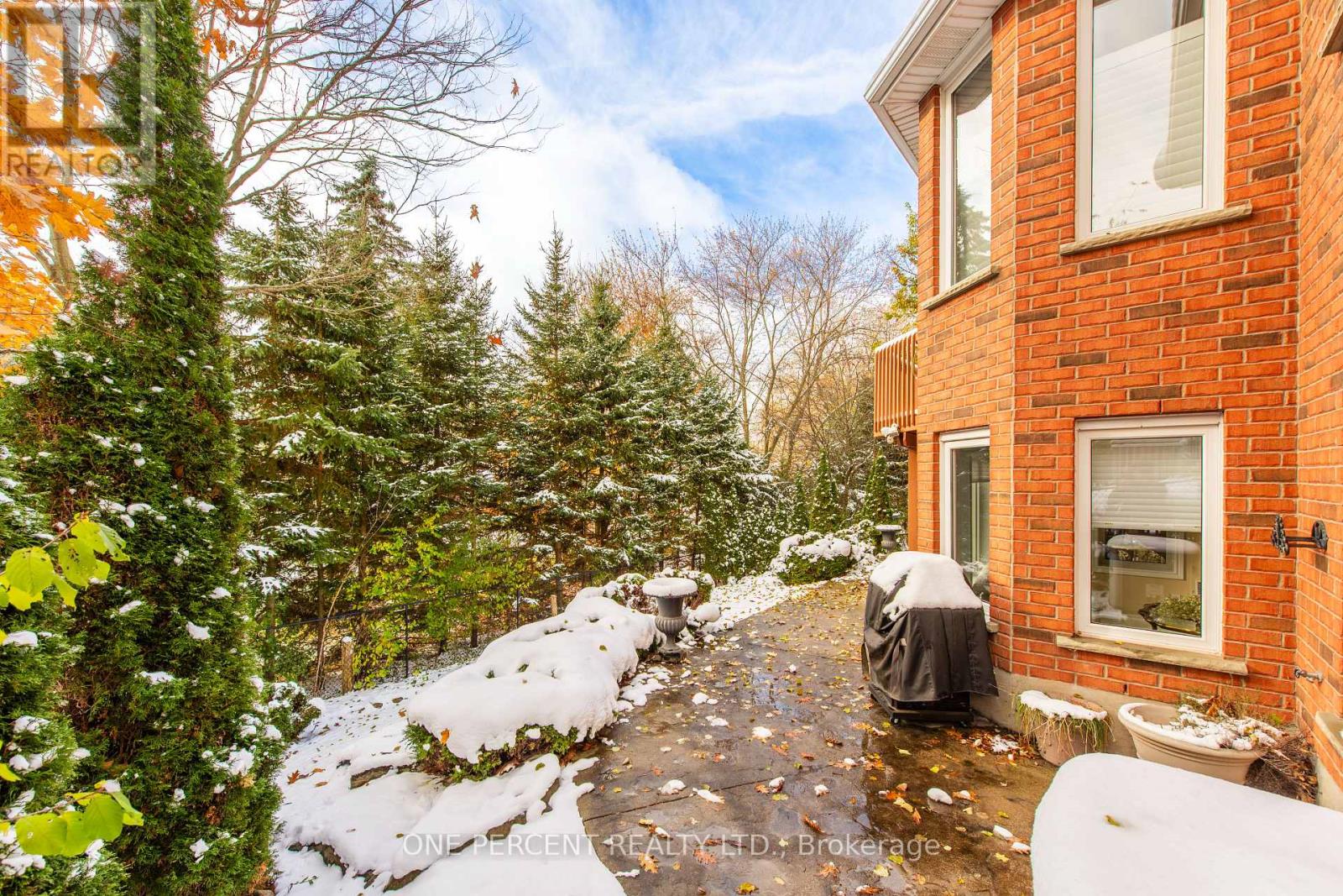 8 Trillium Court, Guelph, Ontario  N1G 4P8 - Photo 34 - X12553120