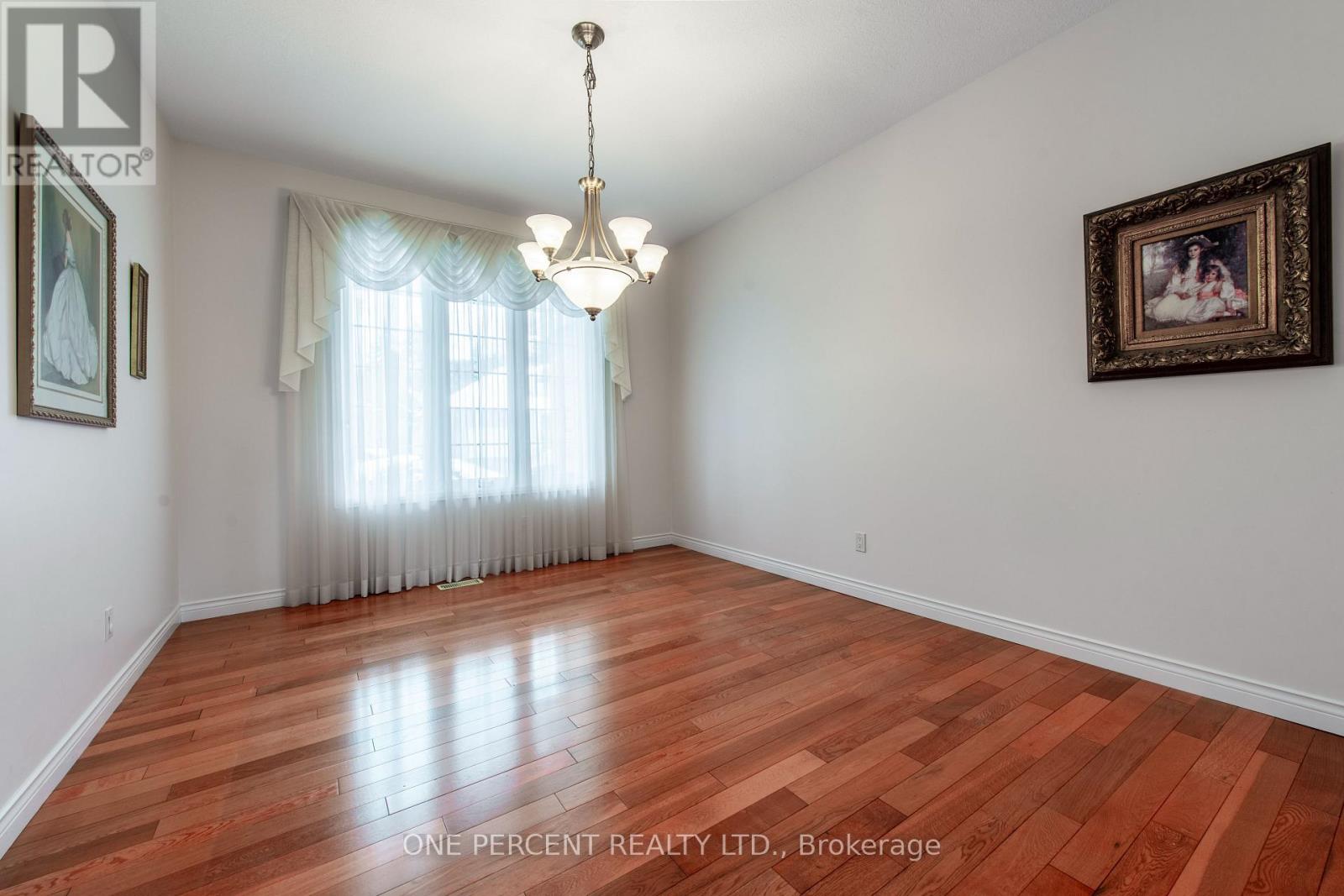 8 Trillium Court, Guelph, Ontario  N1G 4P8 - Photo 4 - X12553120