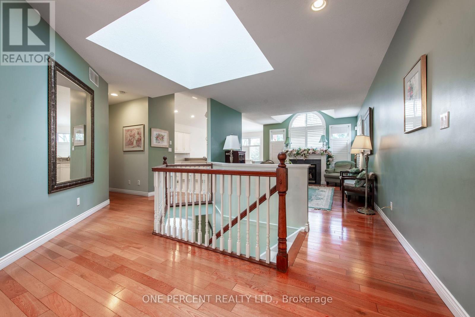 8 Trillium Court, Guelph, Ontario  N1G 4P8 - Photo 5 - X12553120