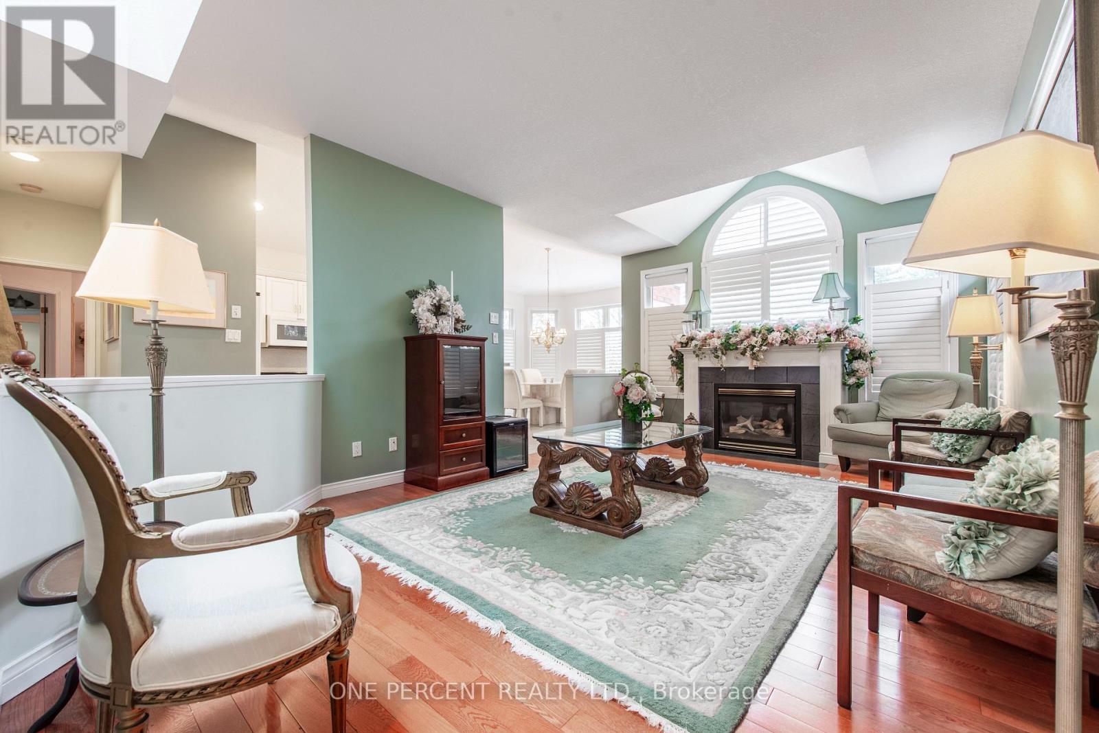 8 Trillium Court, Guelph, Ontario  N1G 4P8 - Photo 6 - X12553120