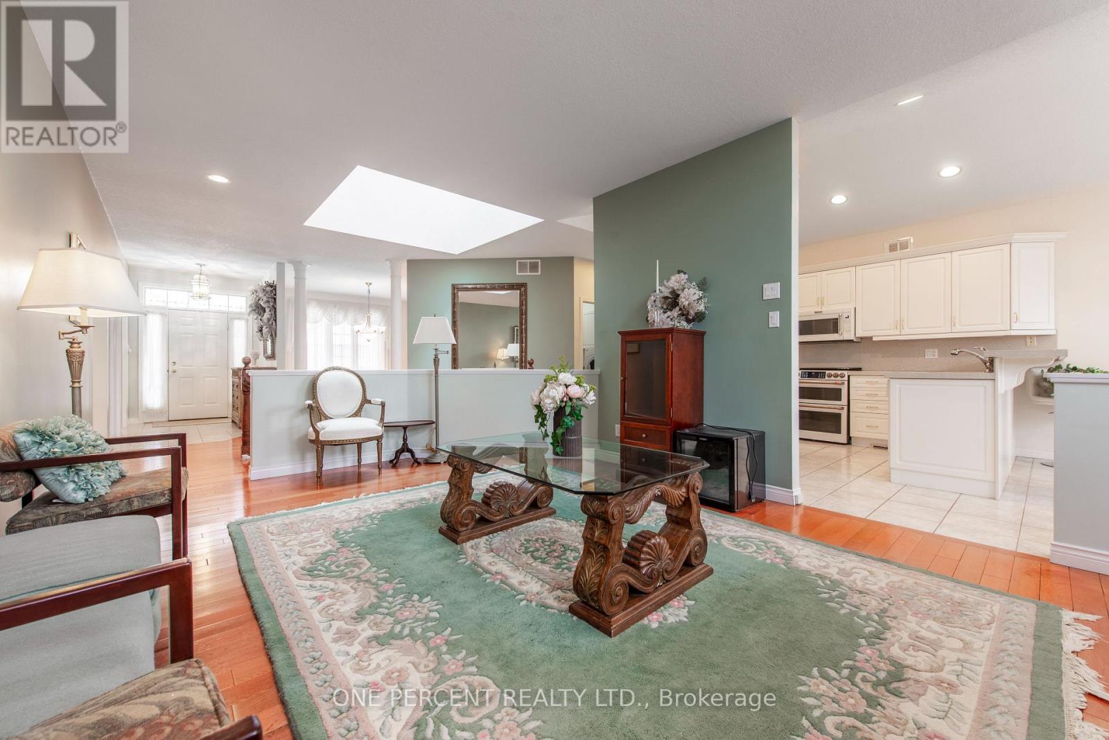 8 Trillium Court, Guelph, Ontario  N1G 4P8 - Photo 7 - X12553120