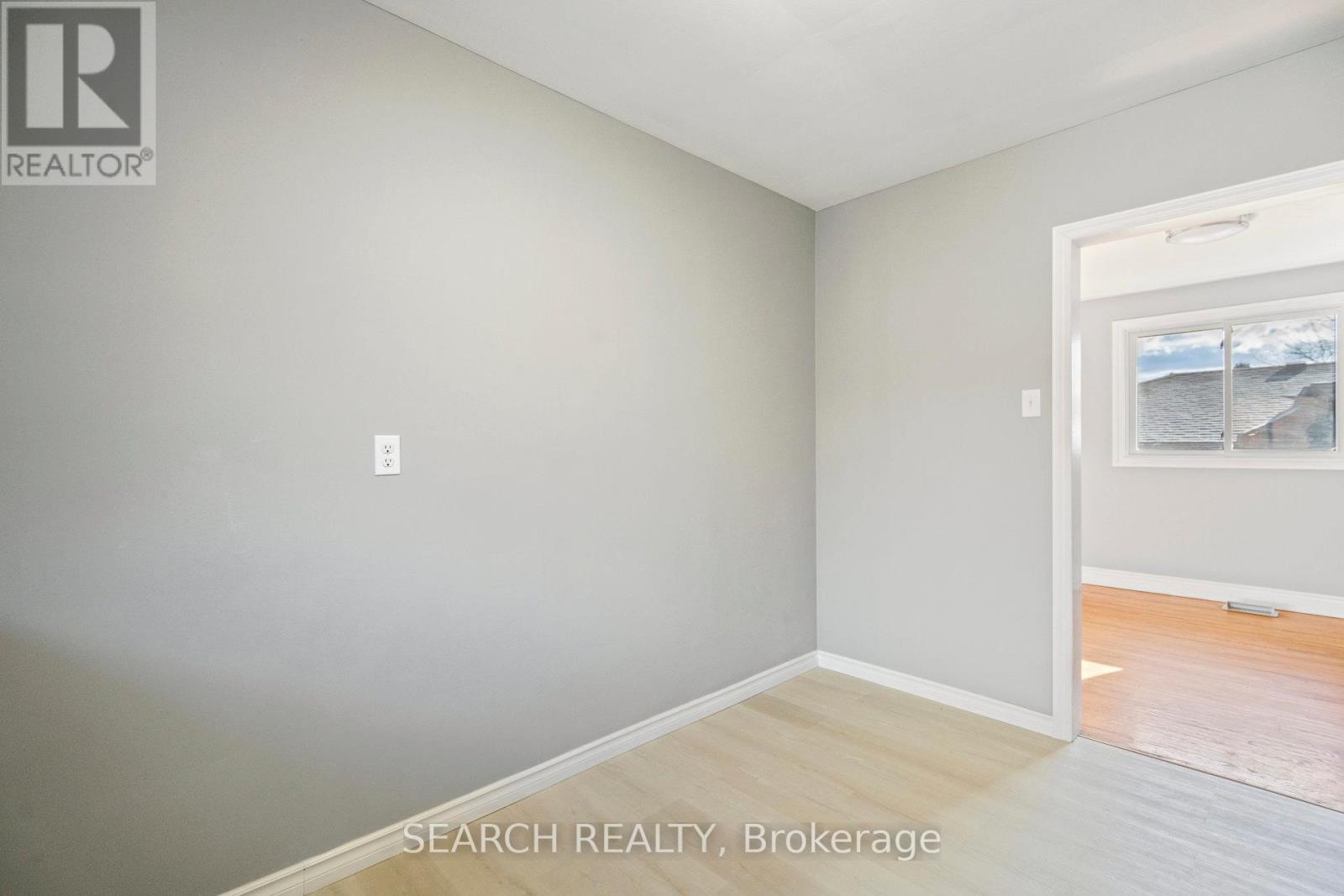 16 Green Meadow Way, Hamilton, Ontario  L9H 3Z3 - Photo 11 - X12553128