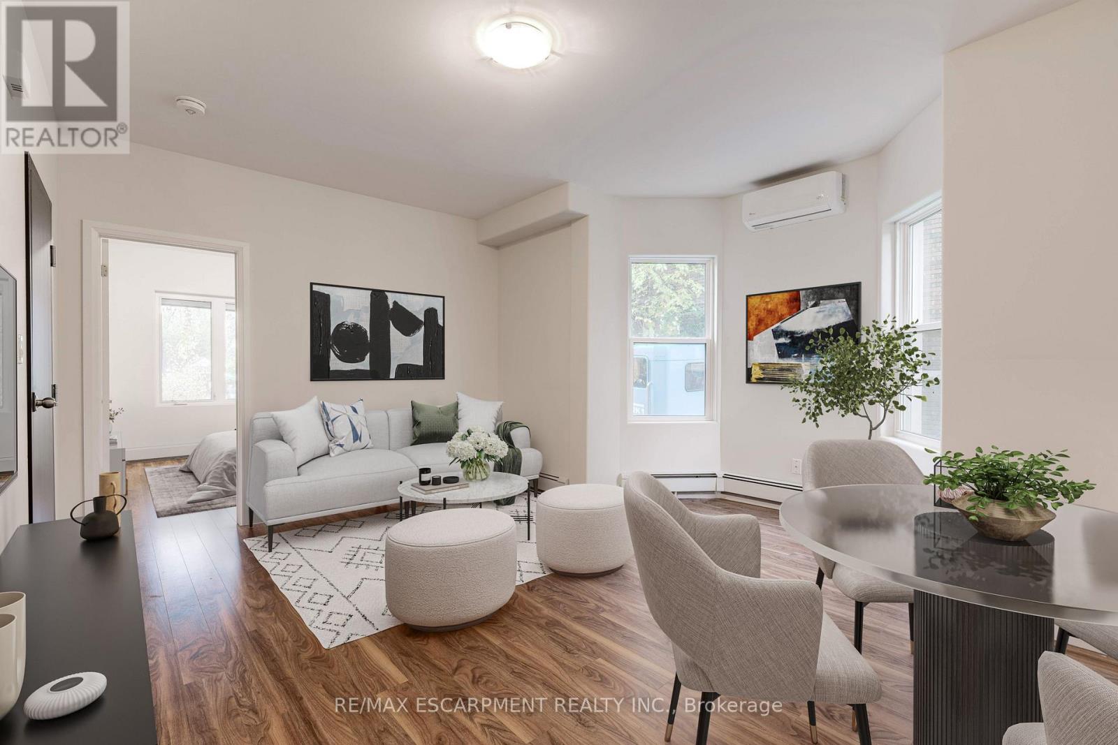 Main - 152 Sanford Avenue S, Hamilton, Ontario  L8M 2G9 - Photo 3 - X12553146