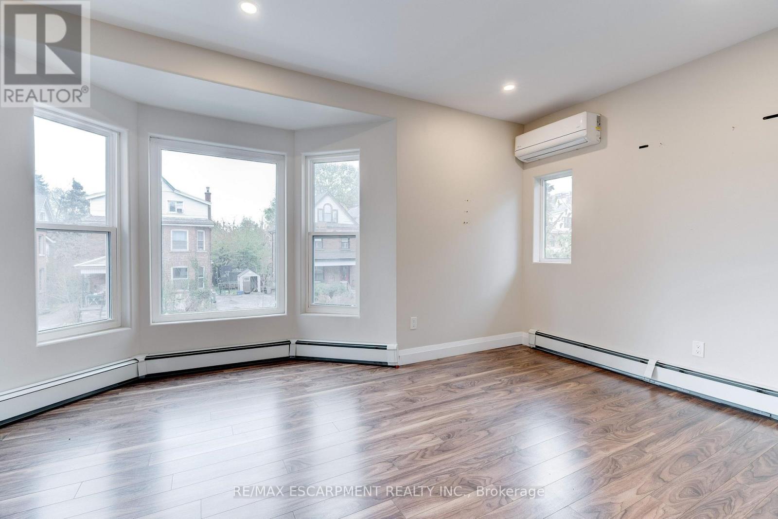 Upper - 152 Sanford Avenue S, Hamilton, Ontario  L8M 2G9 - Photo 10 - X12553158