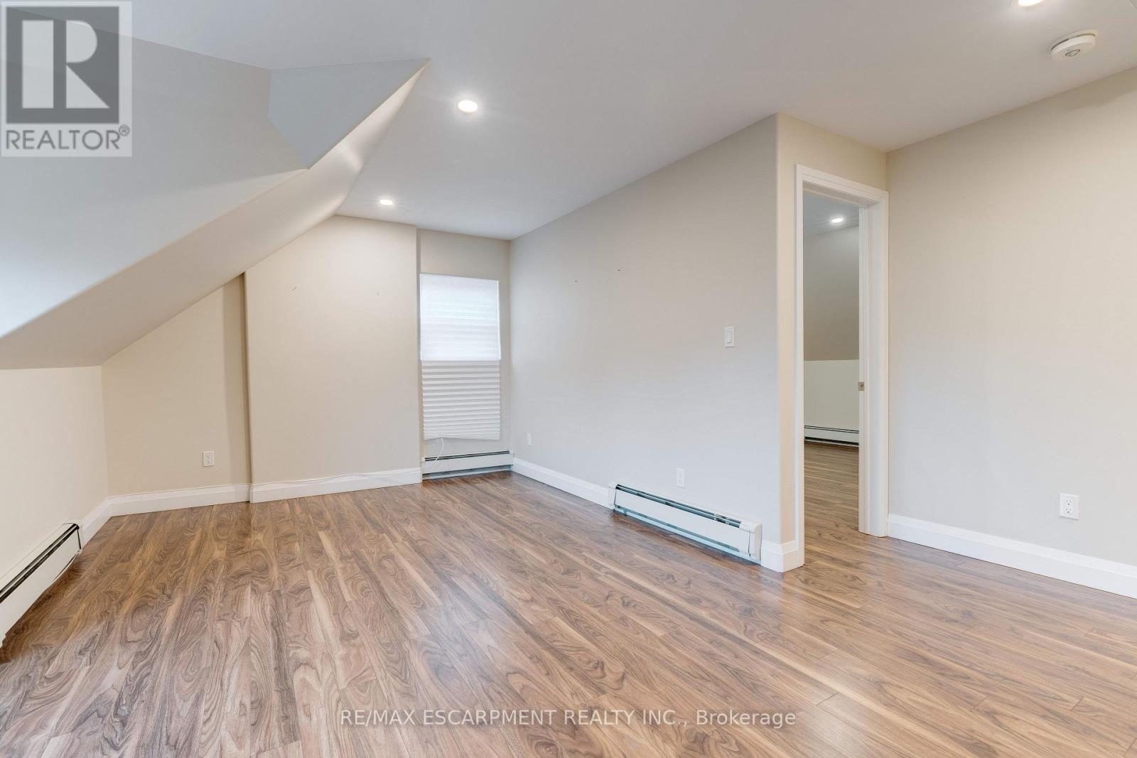 Upper - 152 Sanford Avenue S, Hamilton, Ontario  L8M 2G9 - Photo 11 - X12553158