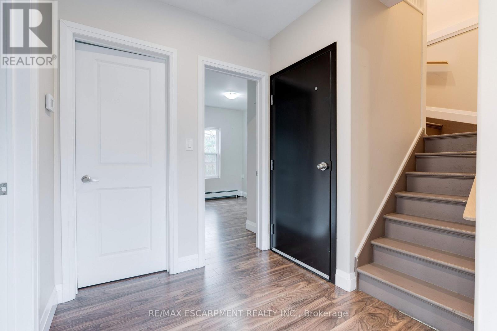 Upper - 152 Sanford Avenue S, Hamilton, Ontario  L8M 2G9 - Photo 17 - X12553158