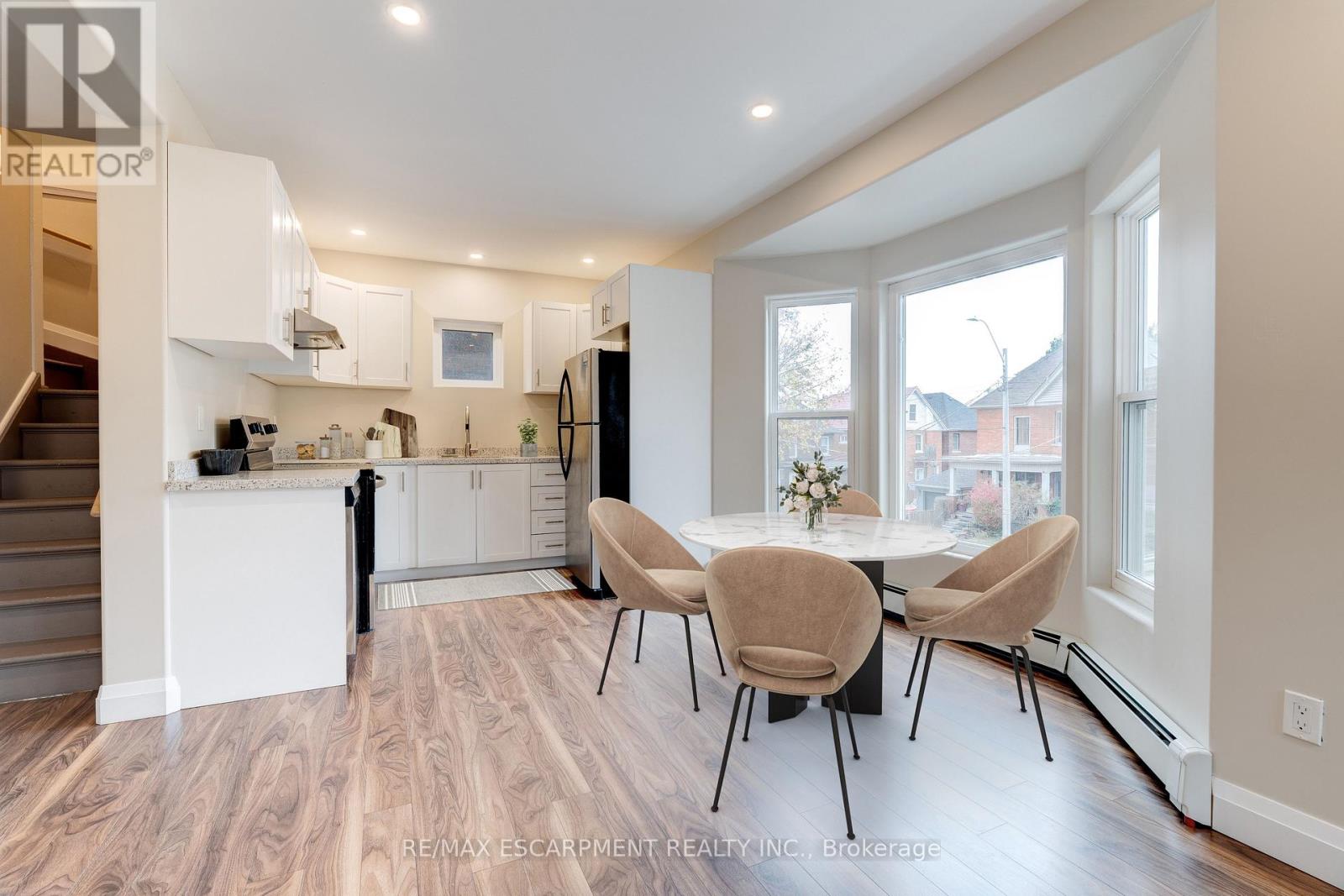 Upper - 152 Sanford Avenue S, Hamilton, Ontario  L8M 2G9 - Photo 4 - X12553158