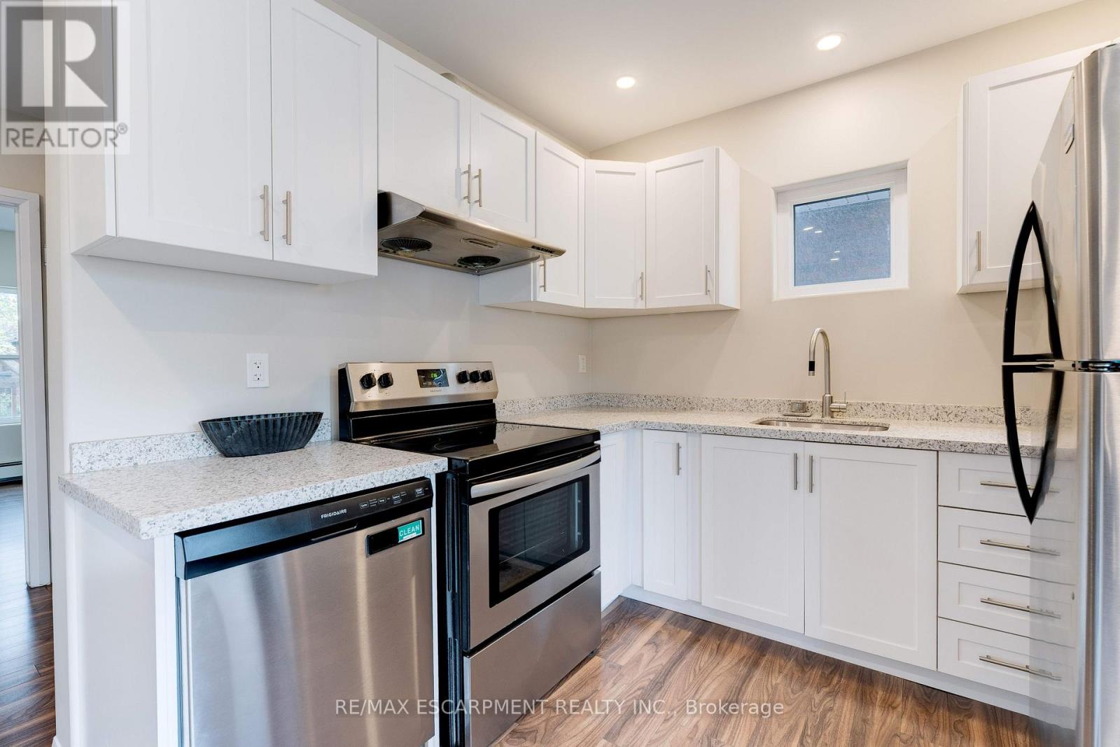 Upper - 152 Sanford Avenue S, Hamilton, Ontario  L8M 2G9 - Photo 6 - X12553158