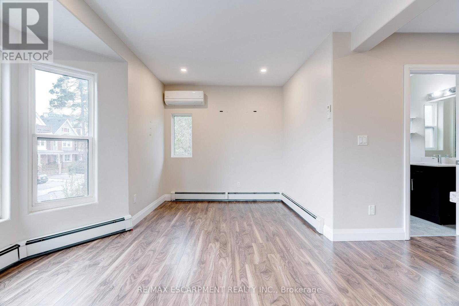 Upper - 152 Sanford Avenue S, Hamilton, Ontario  L8M 2G9 - Photo 7 - X12553158