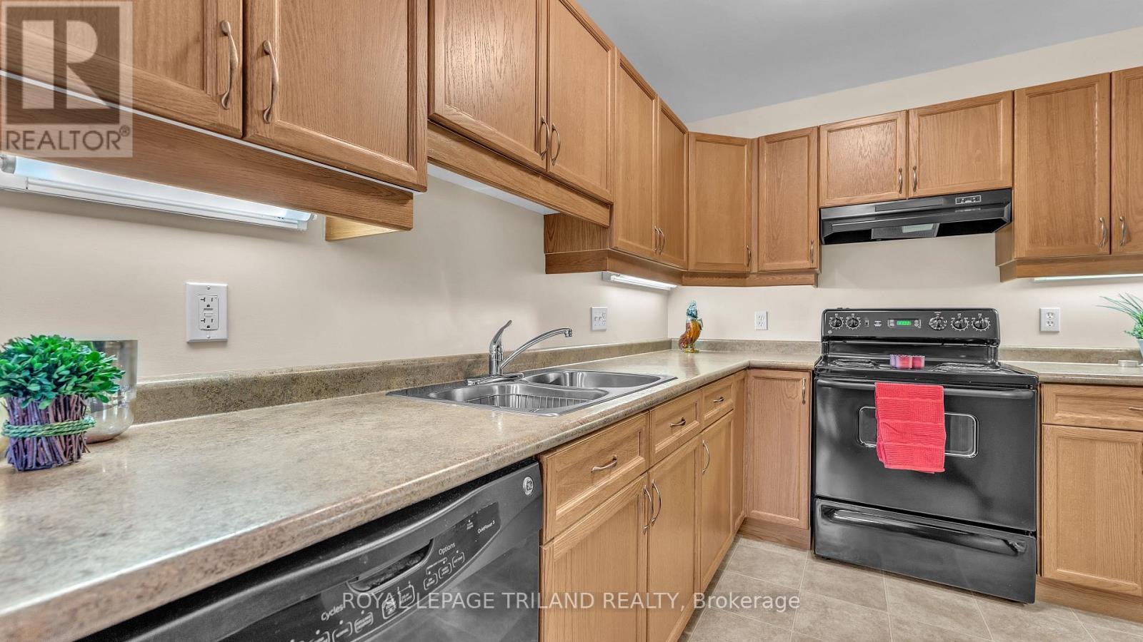 71 - 1921 Father Dalton Avenue, London North, Ontario  N5X 4S1 - Photo 4 - X12553180