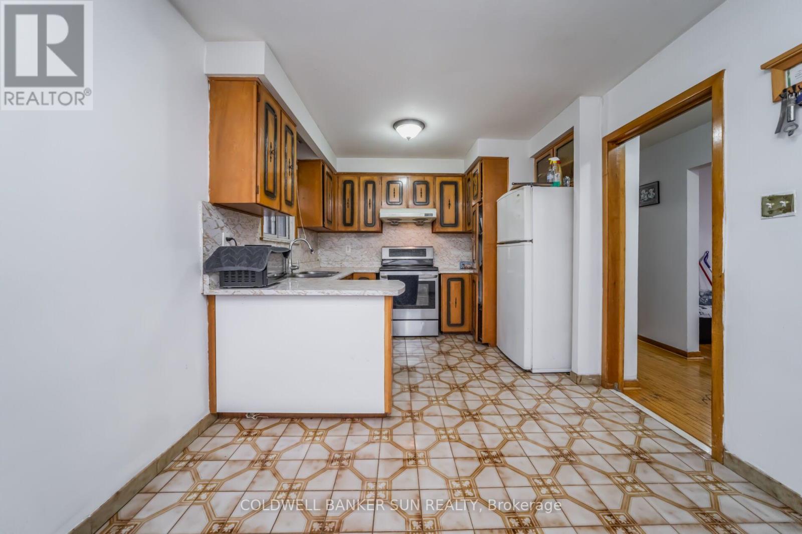 69 Songwood Drive, Toronto, Ontario M9M 1X4 - Photo 13 - W12549932