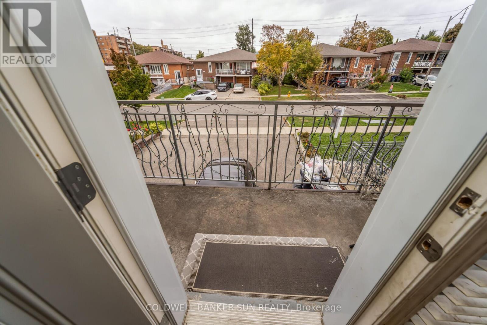 69 Songwood Drive, Toronto, Ontario M9M 1X4 - Photo 16 - W12549932