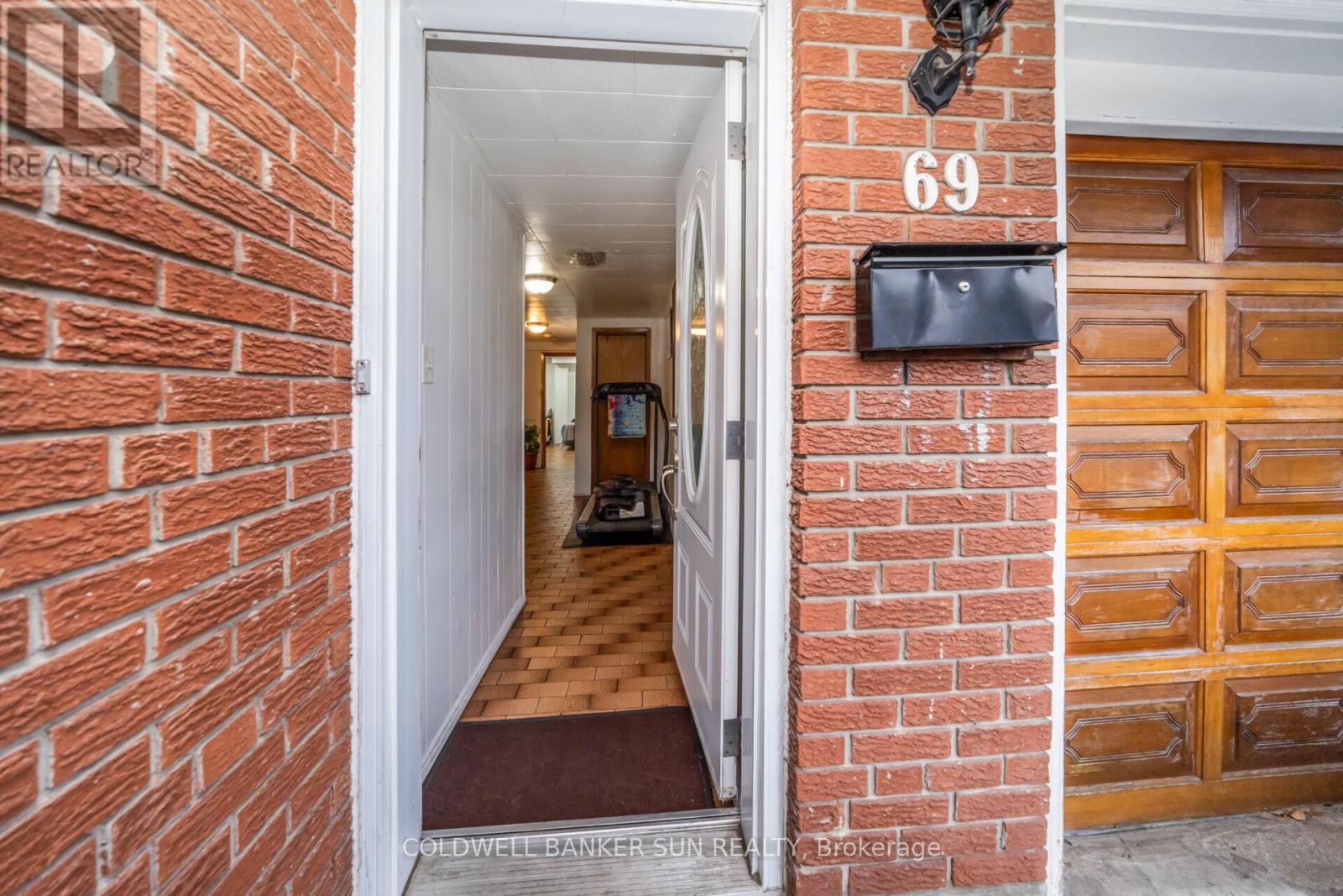 69 Songwood Drive, Toronto, Ontario M9M 1X4 - Photo 29 - W12549932