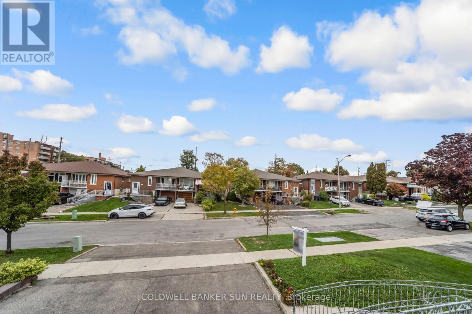 69 Songwood Drive, Toronto, Ontario M9M 1X4 - Photo 18 - W12549932