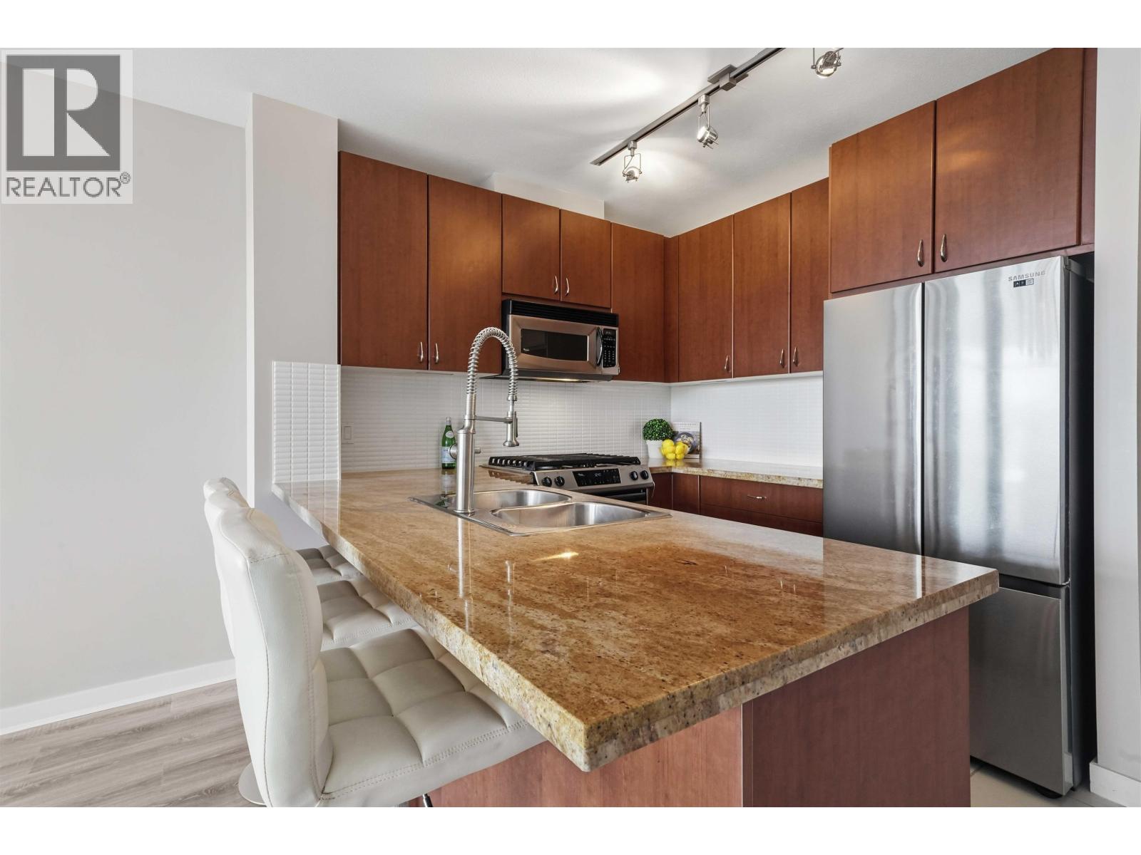 1107 9266 University Crescent, Burnaby, British Columbia  V5A 4Z1 - Photo 3 - R3068045