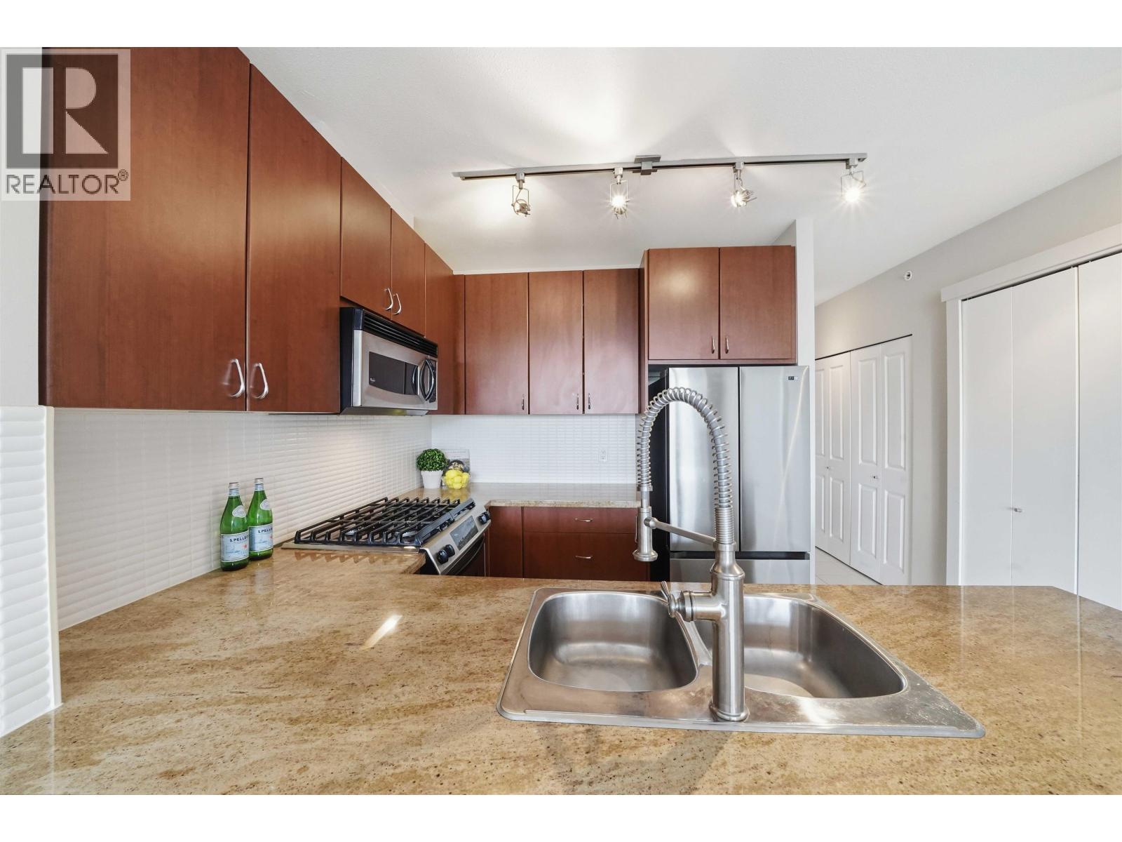 1107 9266 University Crescent, Burnaby, British Columbia  V5A 4Z1 - Photo 4 - R3068045