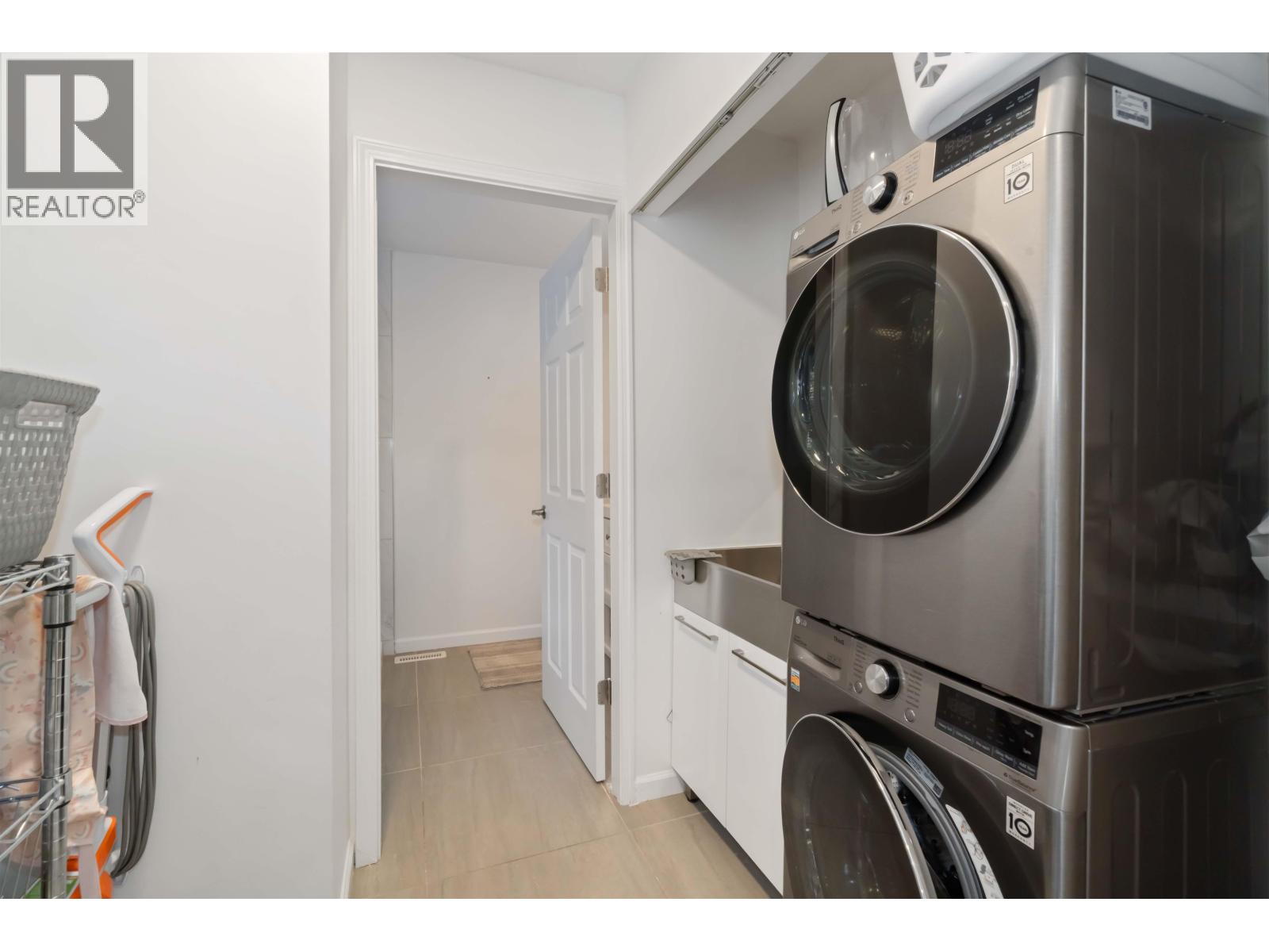 456 Montroyal Boulevard, North Vancouver, British Columbia  V7N 3E1 - Photo 11 - R3068048