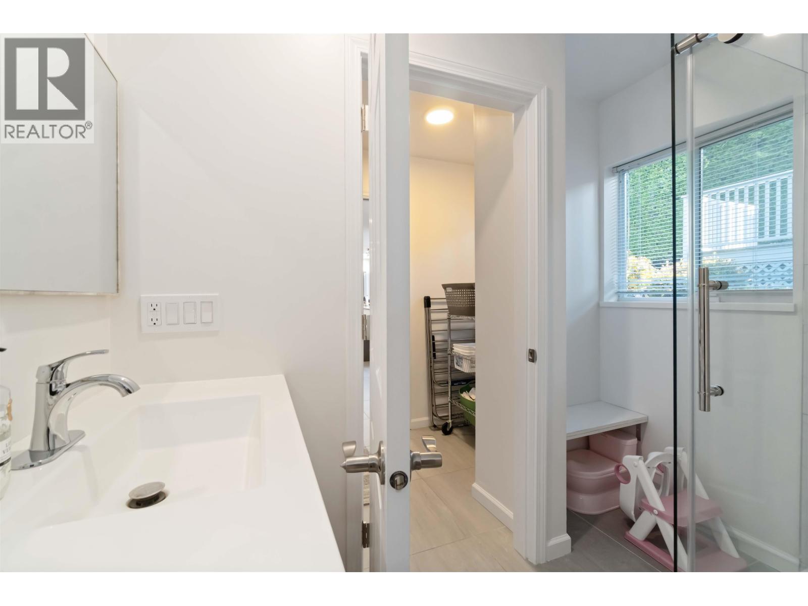 456 Montroyal Boulevard, North Vancouver, British Columbia  V7N 3E1 - Photo 12 - R3068048