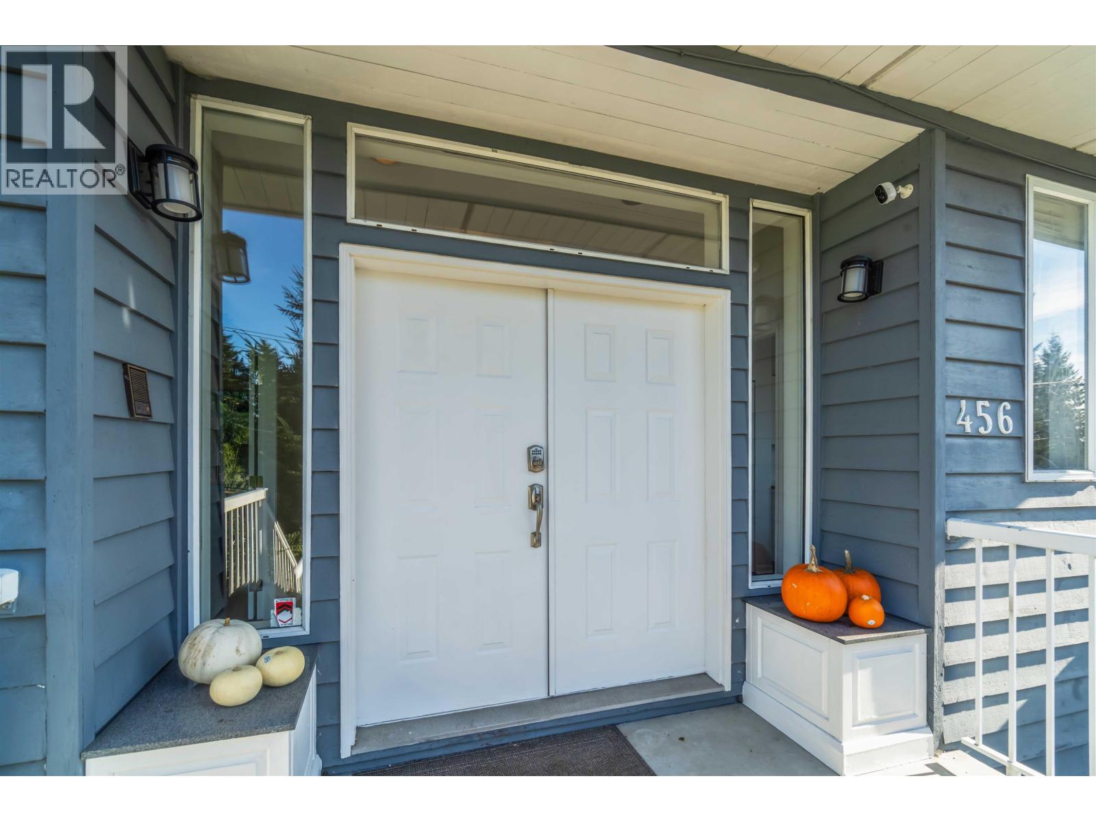 456 Montroyal Boulevard, North Vancouver, British Columbia  V7N 3E1 - Photo 4 - R3068048