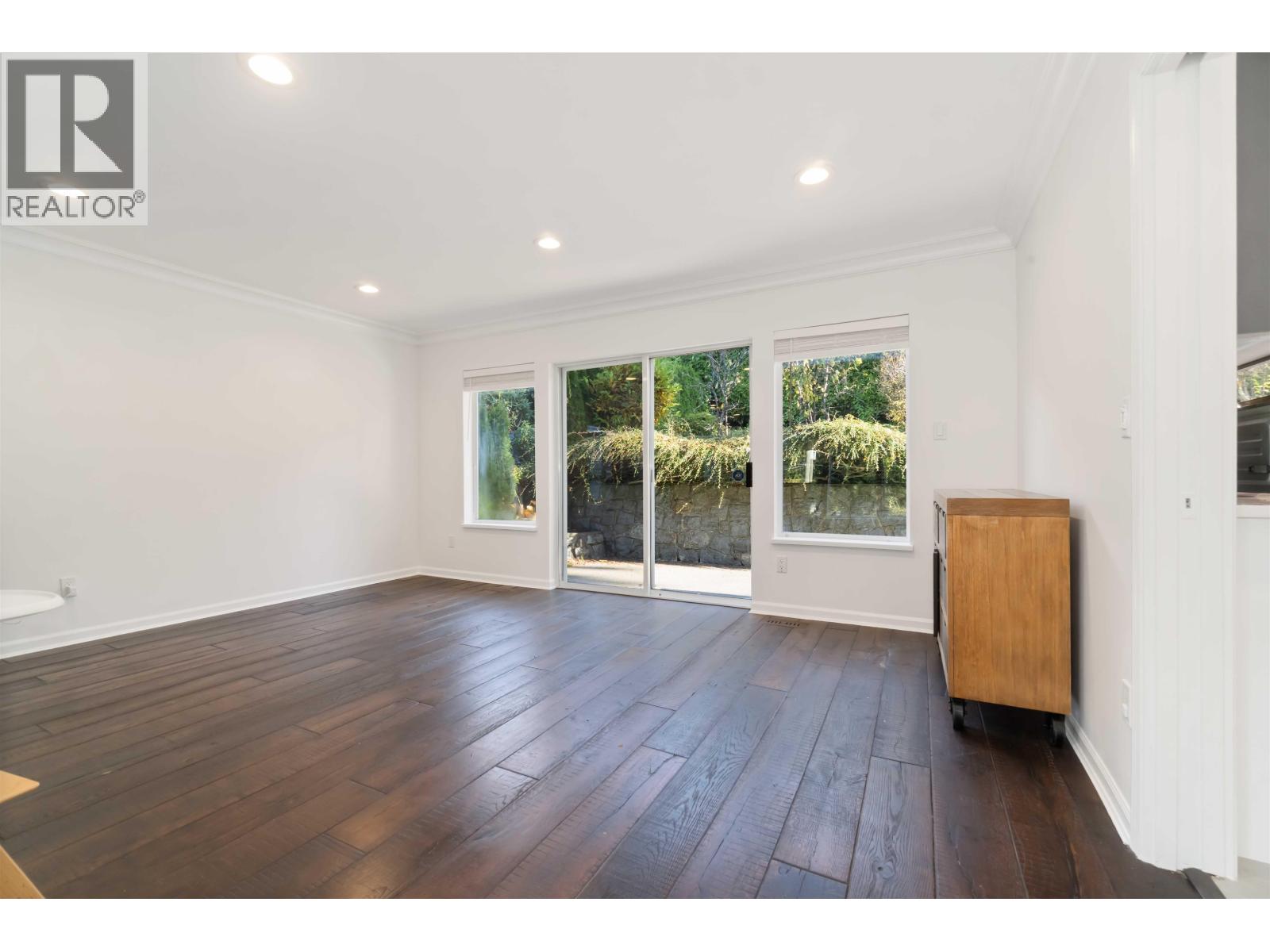 456 Montroyal Boulevard, North Vancouver, British Columbia  V7N 3E1 - Photo 8 - R3068048